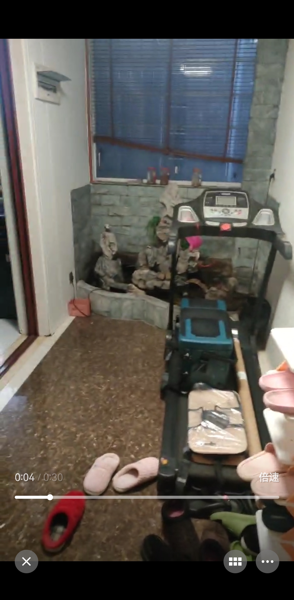 水木华庭  4室2厅2卫    90.0万客厅