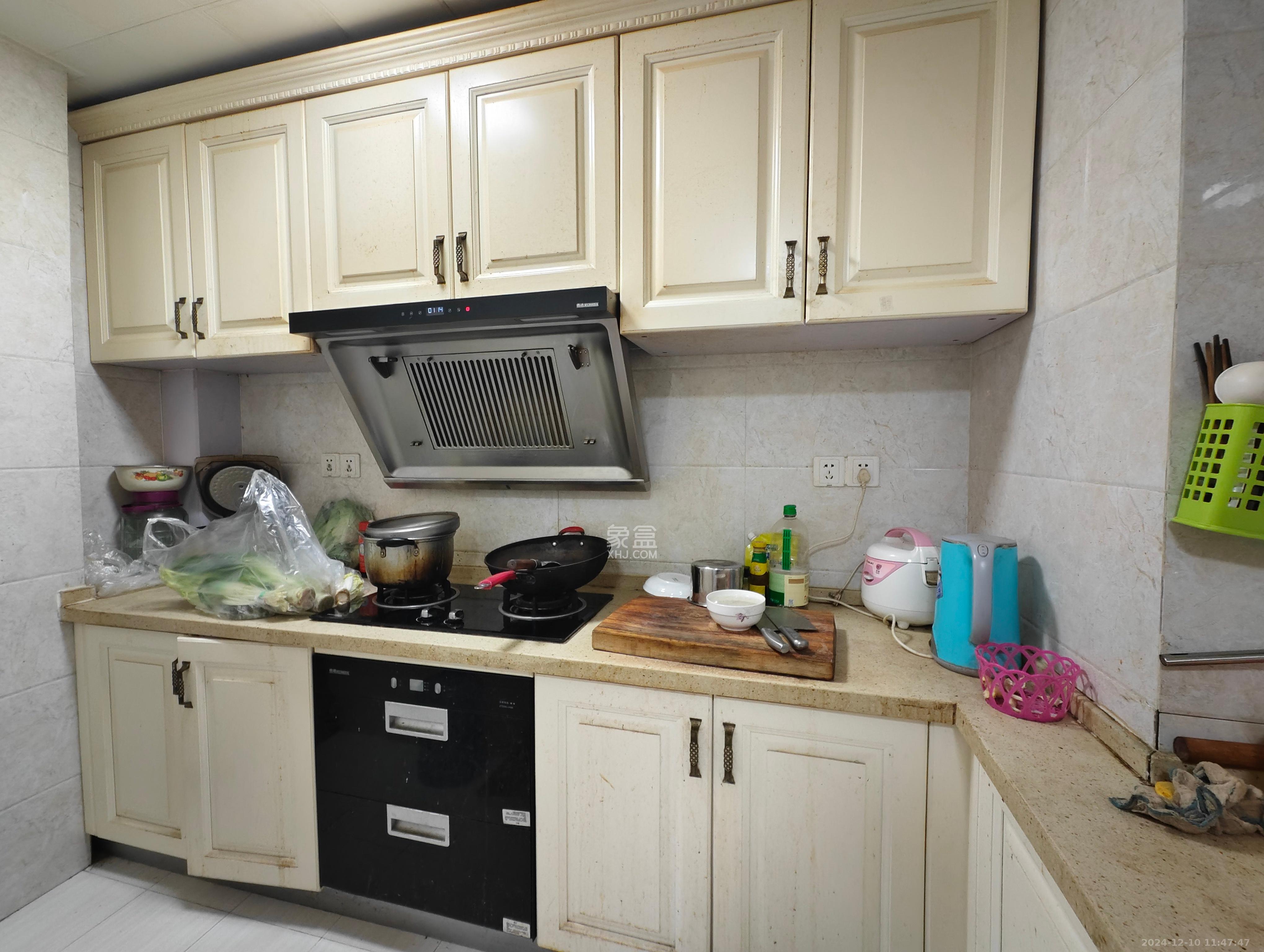 金茂梅溪湖  2室2厅2卫    2500.0元/月室内图