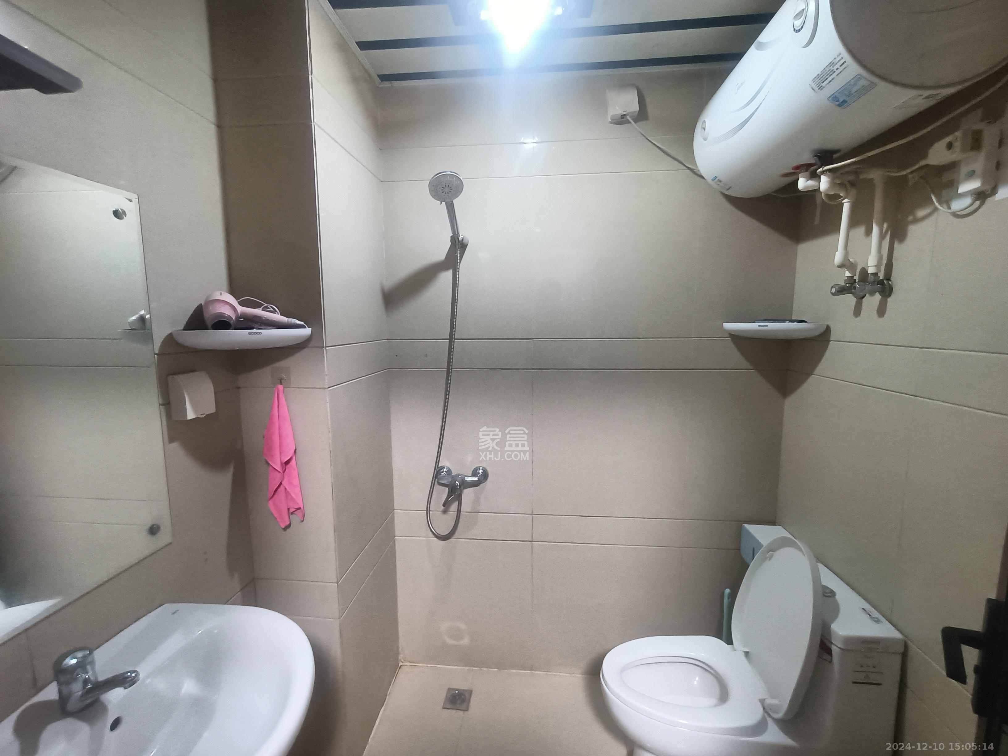标志商务中心  1室1厅1卫   1300.00元/月室内图