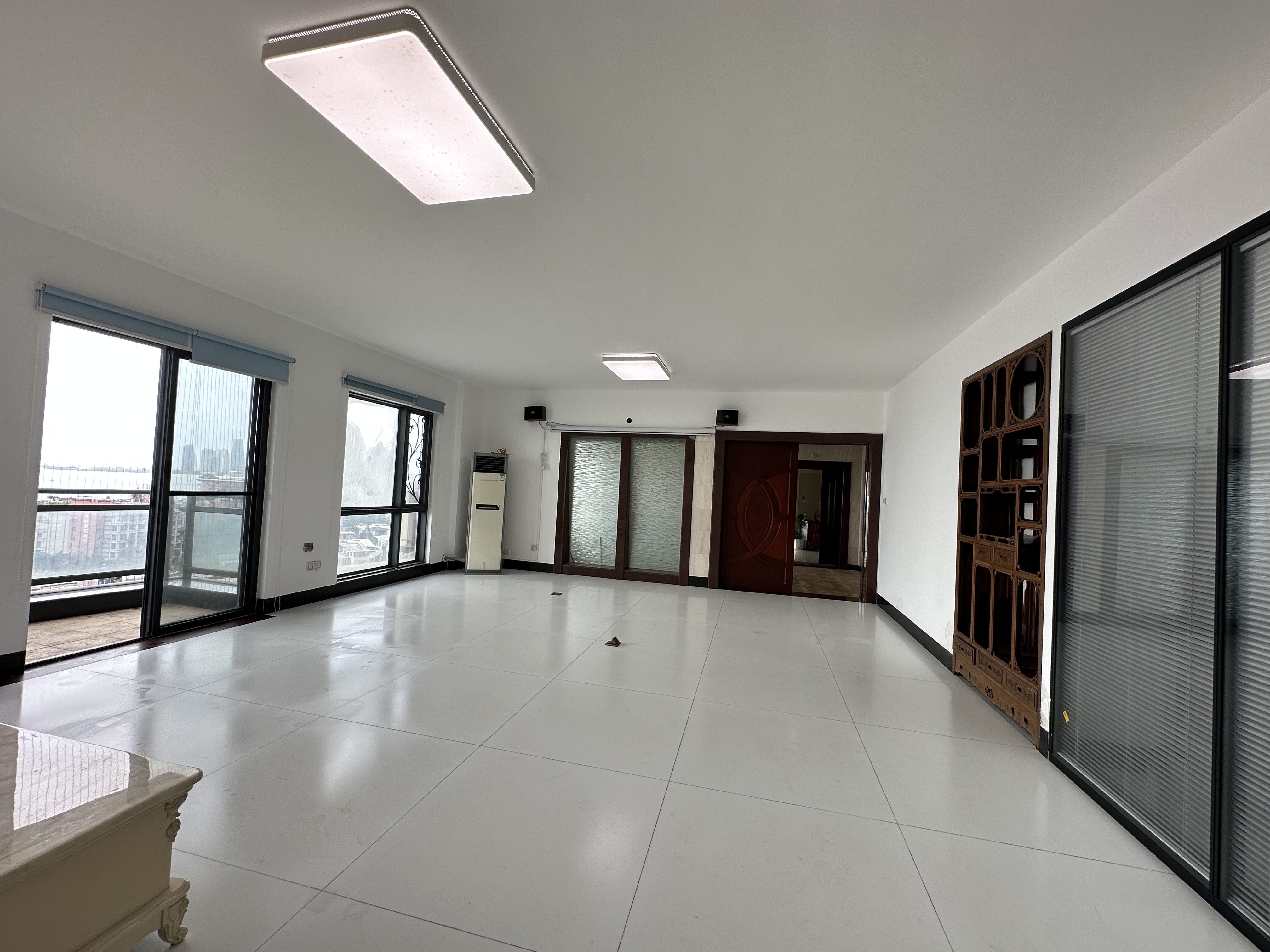 美源日月城 6室2厅4卫 10000.0元/月 美源日月城 6室2厅4卫 10000.0元/月室内图