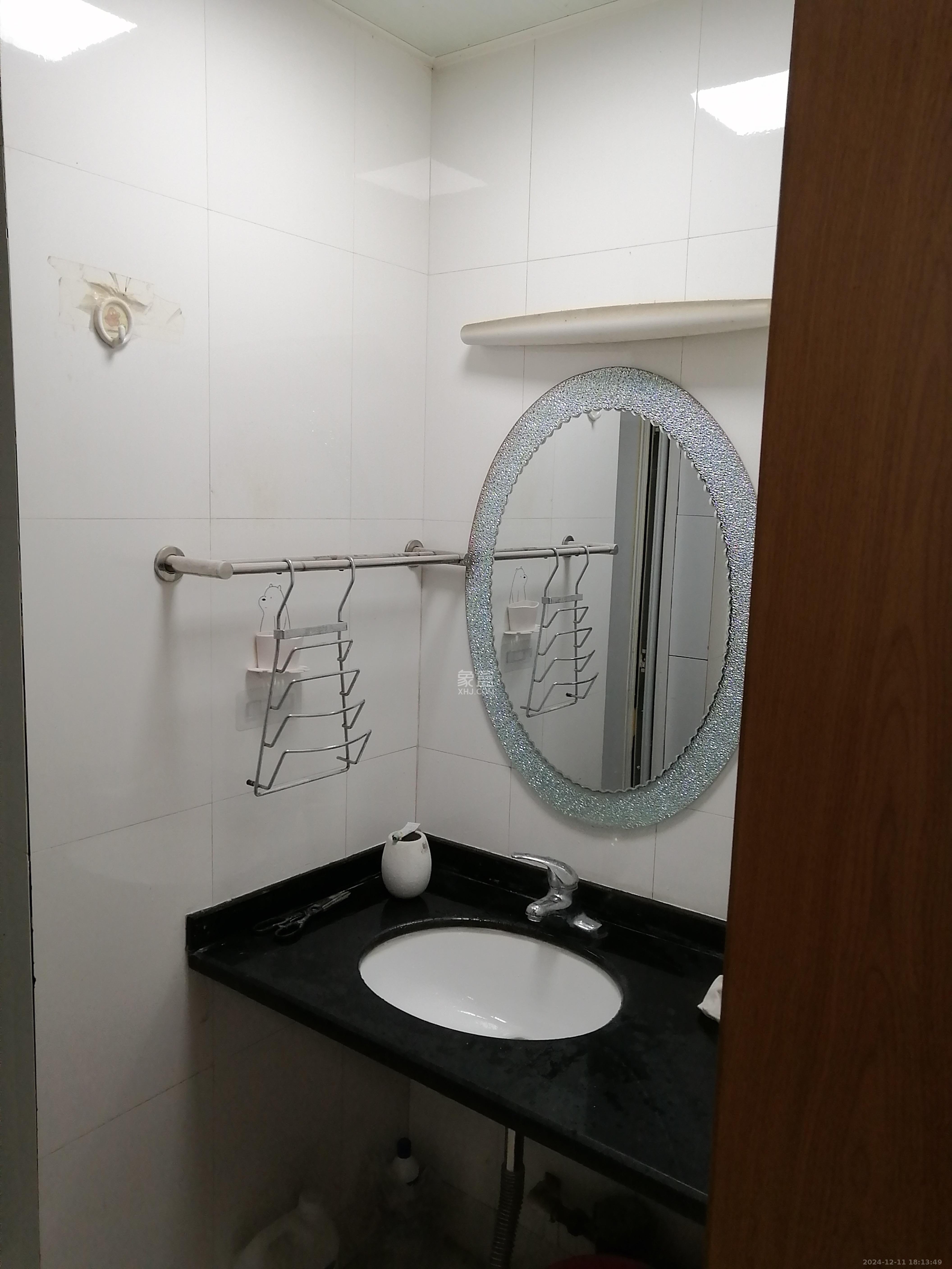 黄荆小区 3室1厅1卫 2500.0元/月 黄荆小区 3室1厅1卫 2500.0元/月室内图