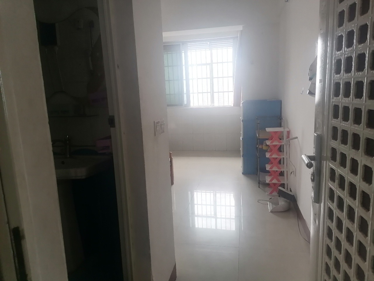 金都大厦(龙华路)  1室1厅1卫    36.0万 金都大厦(龙华路)  1室1厅1卫    36.0万客厅