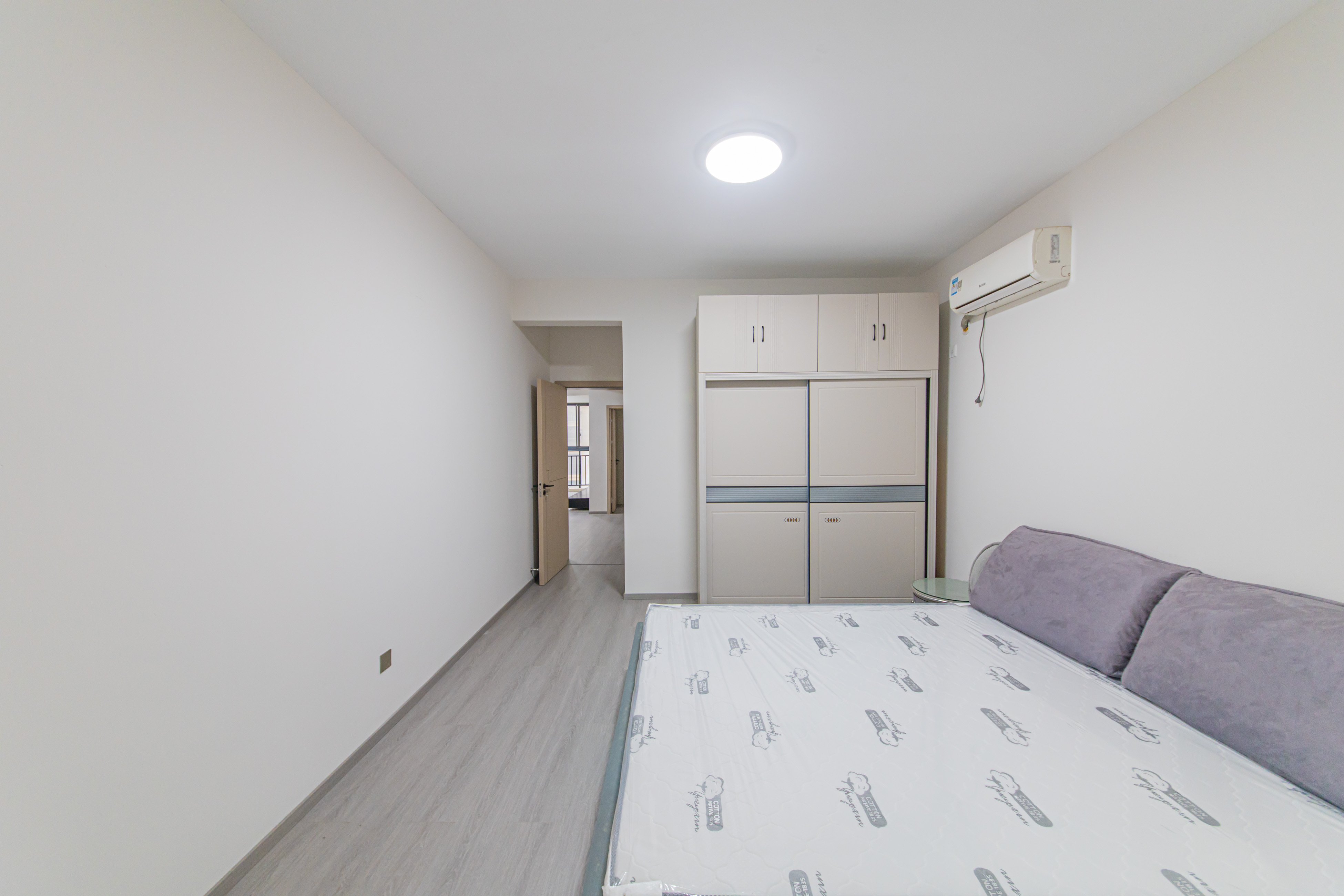 香芙嘉园(广铁湘府嘉园) 3室2厅1卫 95.0万 香芙嘉园(广铁湘府嘉园) 3室2厅1卫 95.0万卧室