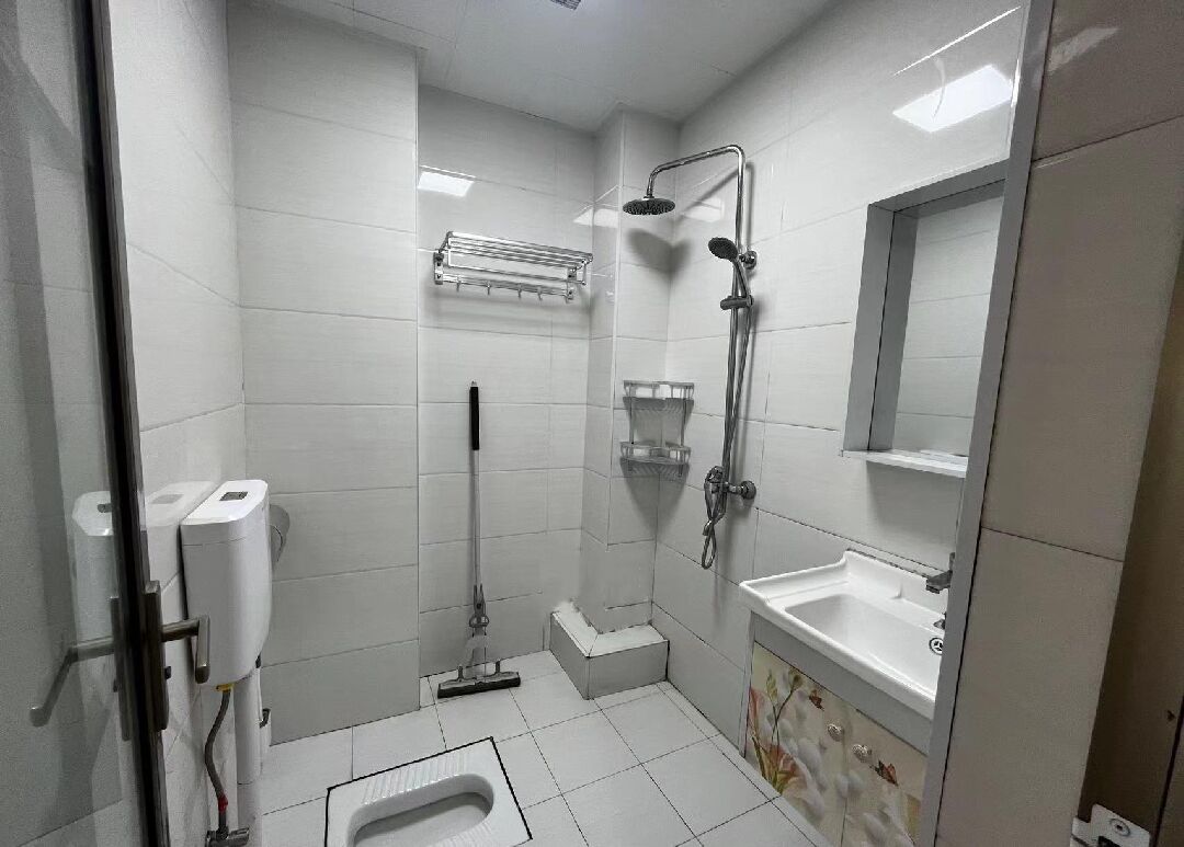 白金汉宫 1室1厅1卫 1400.0元/月 白金汉宫 1室1厅1卫 1400.0元/月室内图