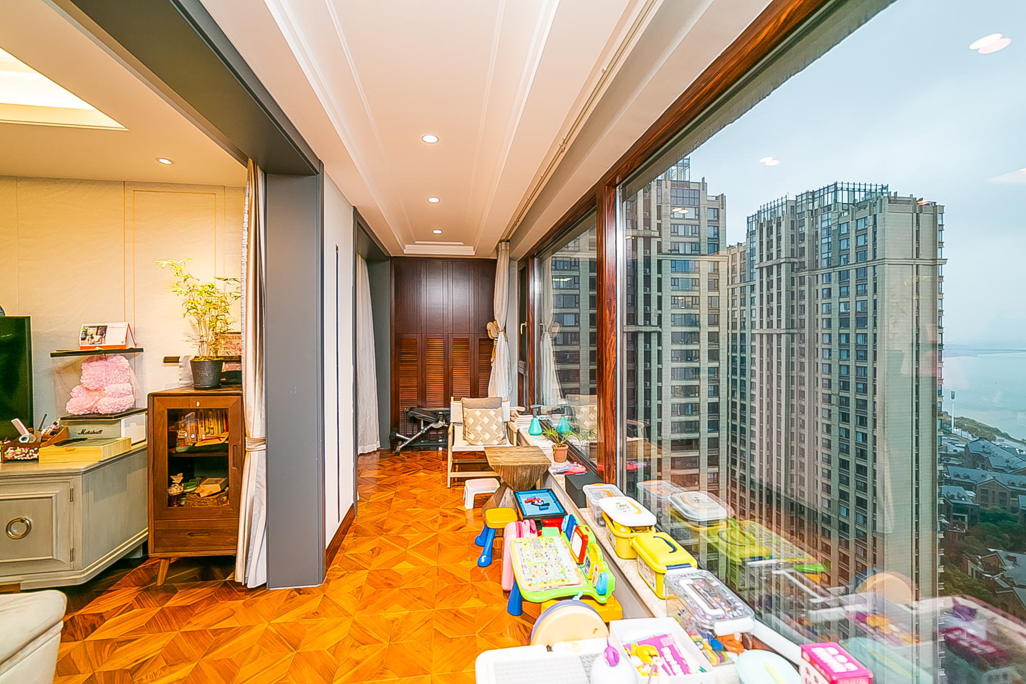 万科紫台  3室2厅1卫   338.00万阳台