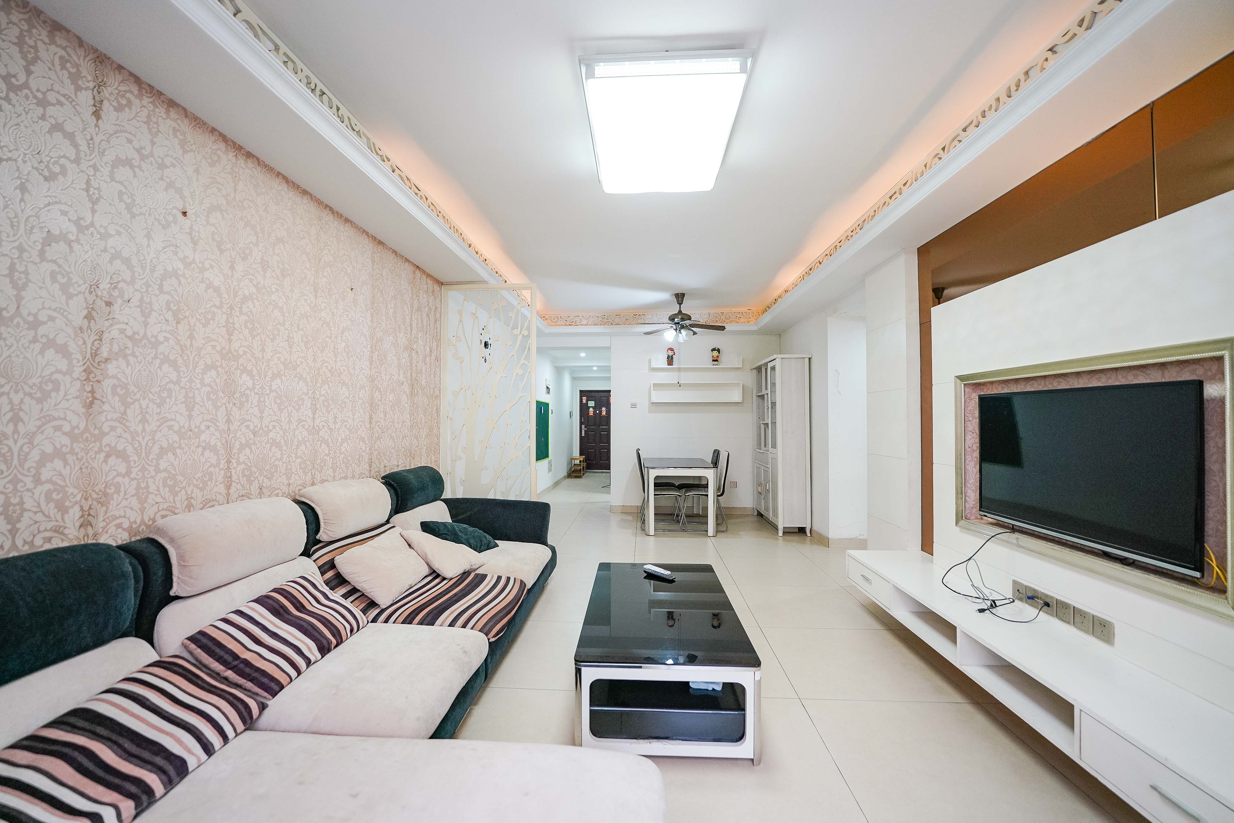 五矿格澜郡  3室2厅1卫    56.0万 五矿格澜郡  3室2厅1卫    56.0万客厅