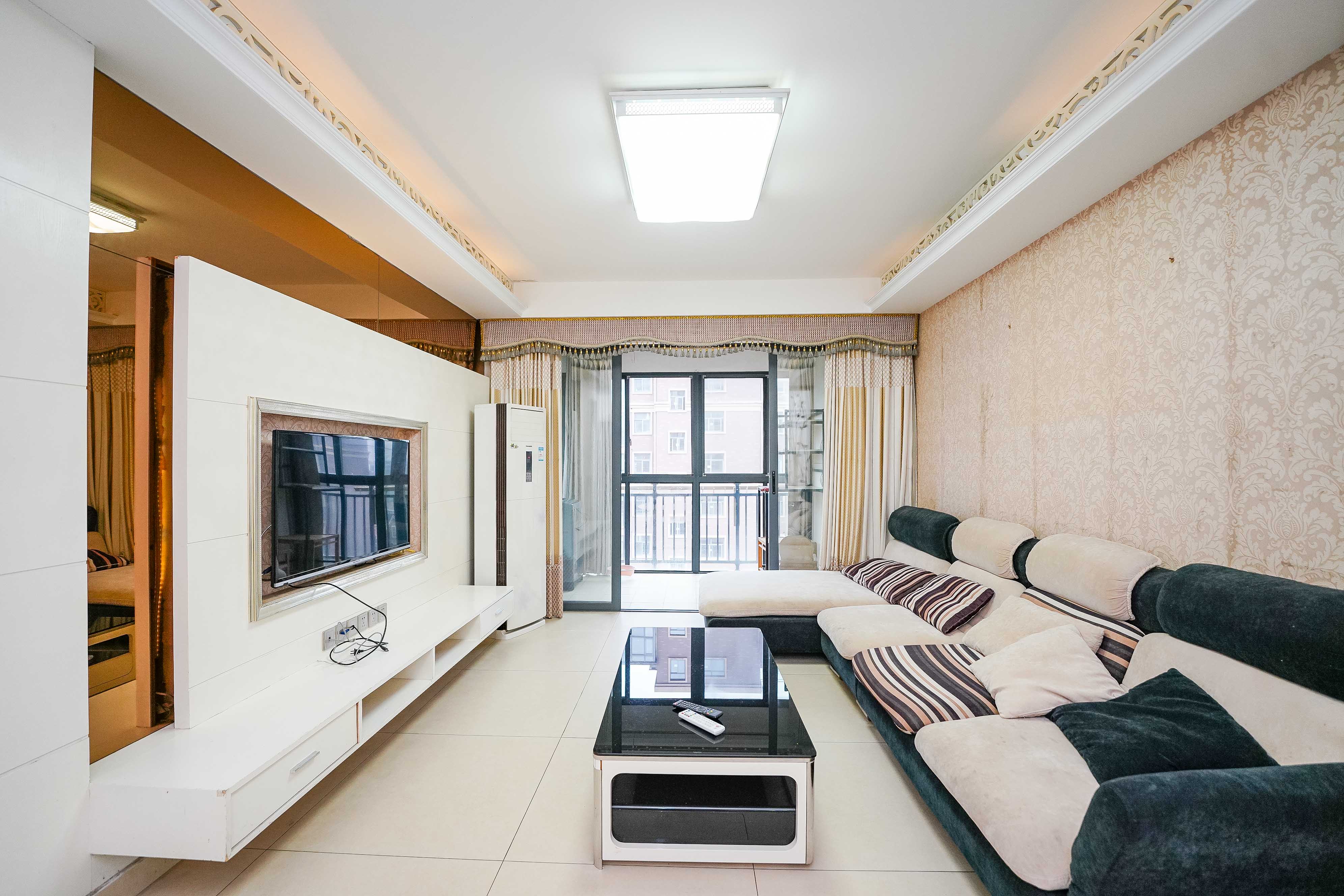 五矿格澜郡  3室2厅1卫    56.0万 五矿格澜郡  3室2厅1卫    56.0万客厅