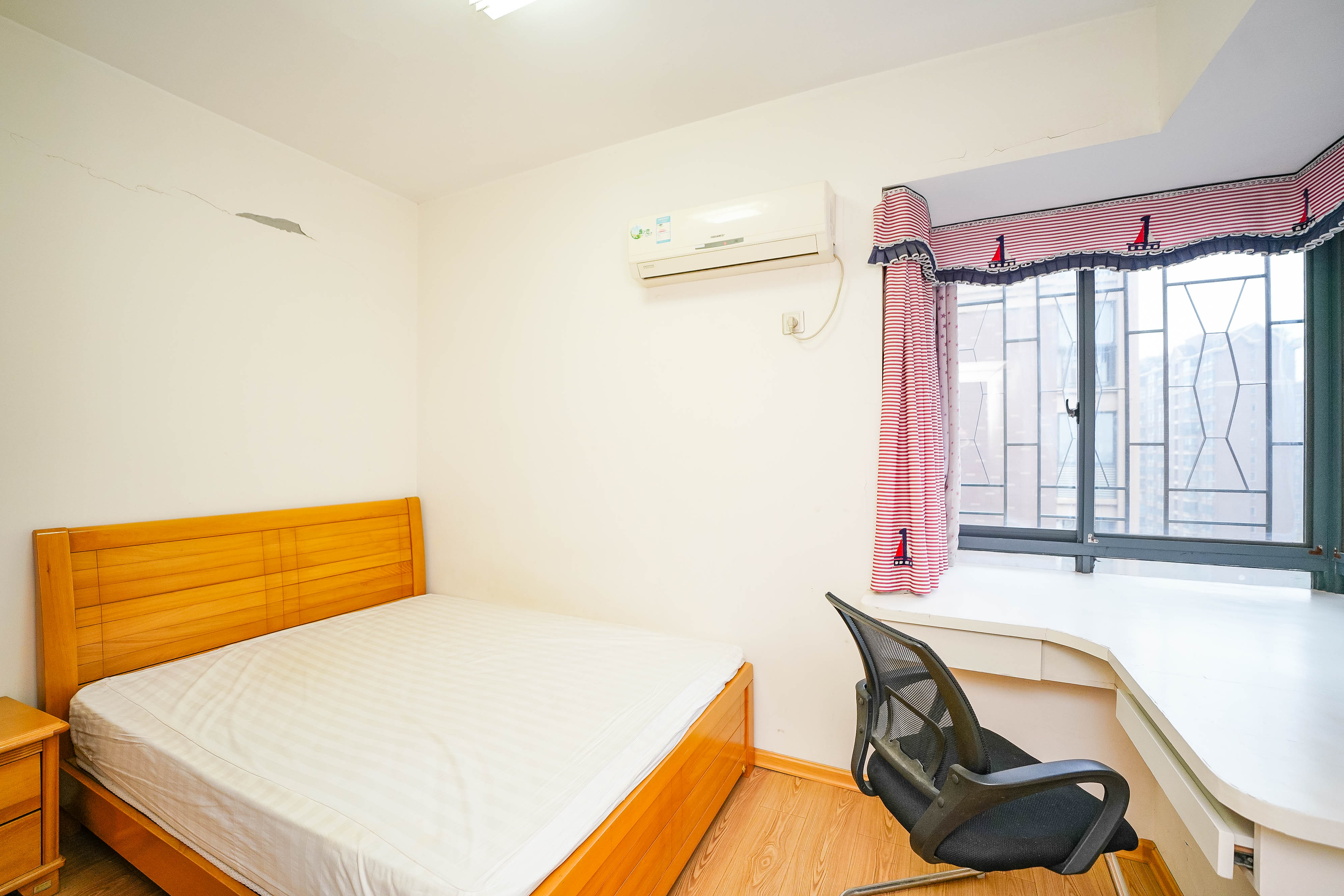 五矿格澜郡  3室2厅1卫    56.0万 五矿格澜郡  3室2厅1卫    56.0万卧室