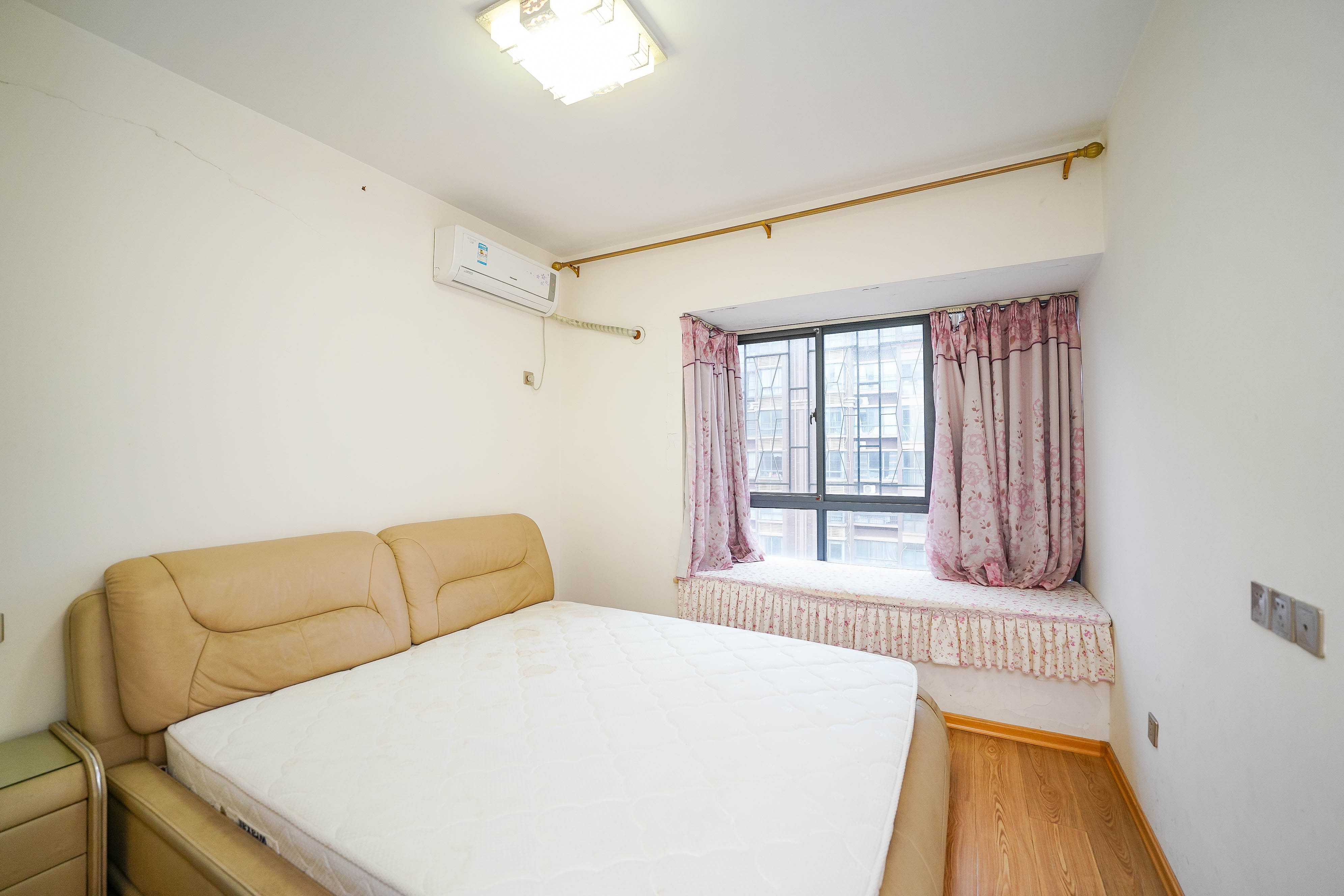 五矿格澜郡  3室2厅1卫    56.0万 五矿格澜郡  3室2厅1卫    56.0万卧室