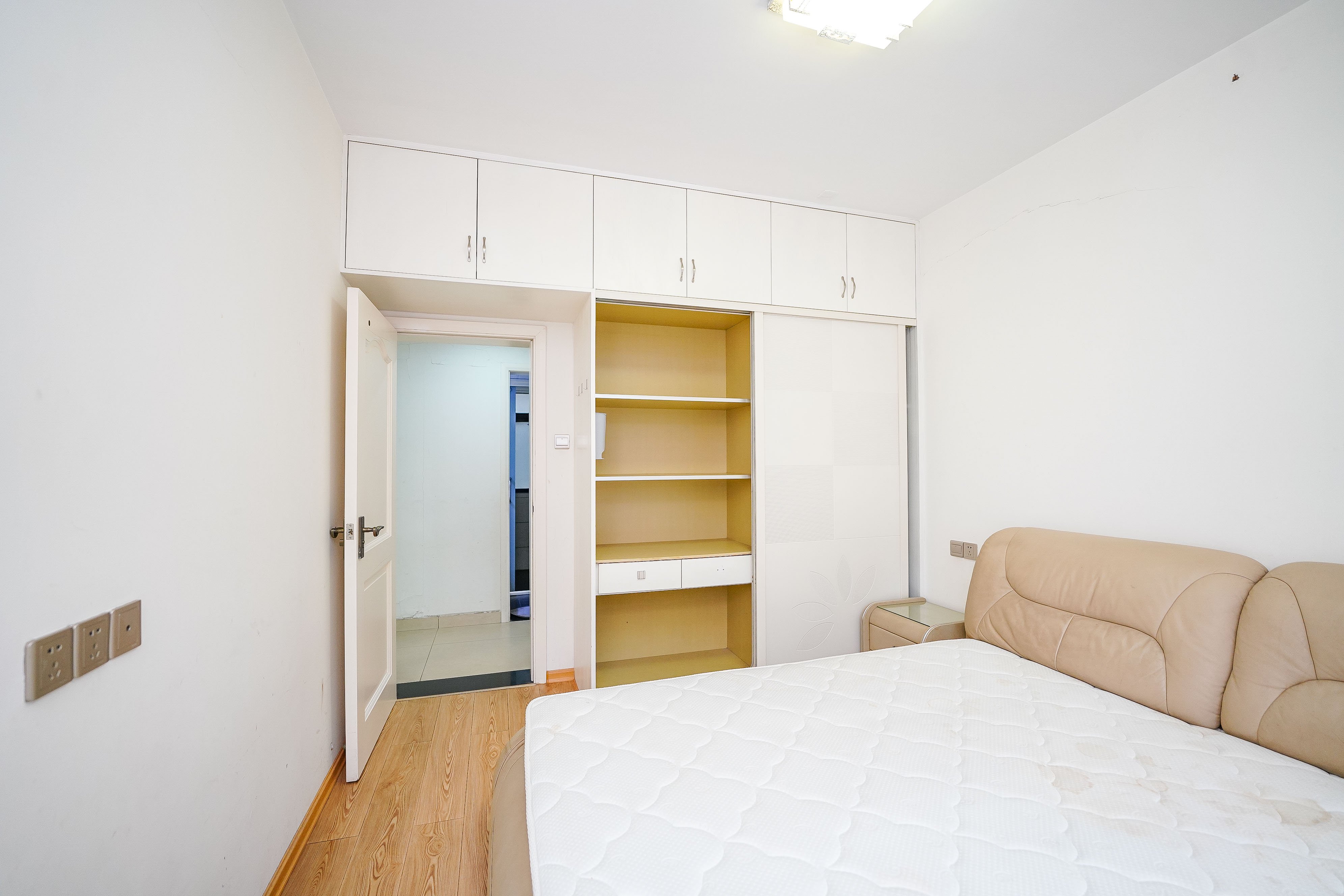 五矿格澜郡  3室2厅1卫    56.0万 五矿格澜郡  3室2厅1卫    56.0万卧室