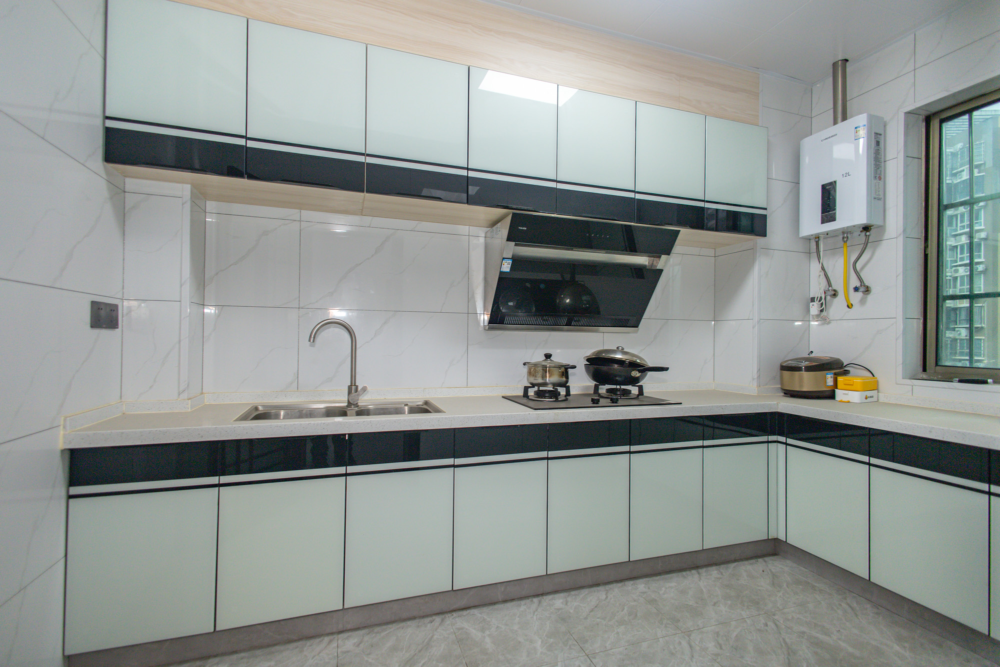 阳光紫薇园  4室2厅2卫    126.0万 阳光紫薇园  4室2厅2卫    126.0万厨房