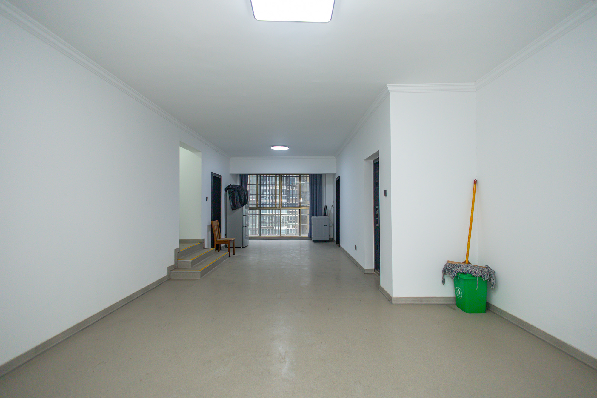 阳光紫薇园  4室2厅2卫    126.0万 阳光紫薇园  4室2厅2卫    126.0万客厅