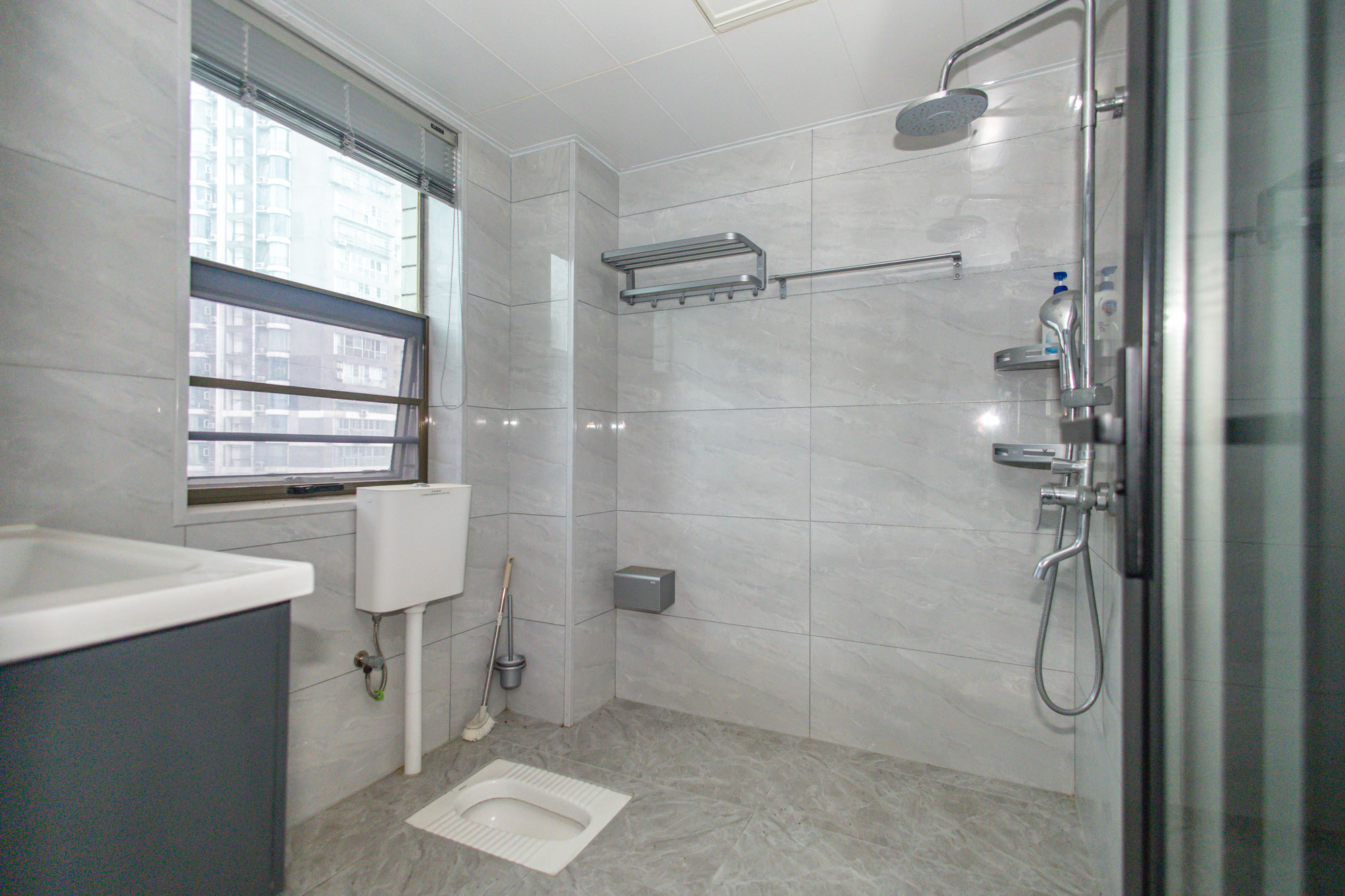 阳光紫薇园  4室2厅2卫    126.0万 阳光紫薇园  4室2厅2卫    126.0万卫生间