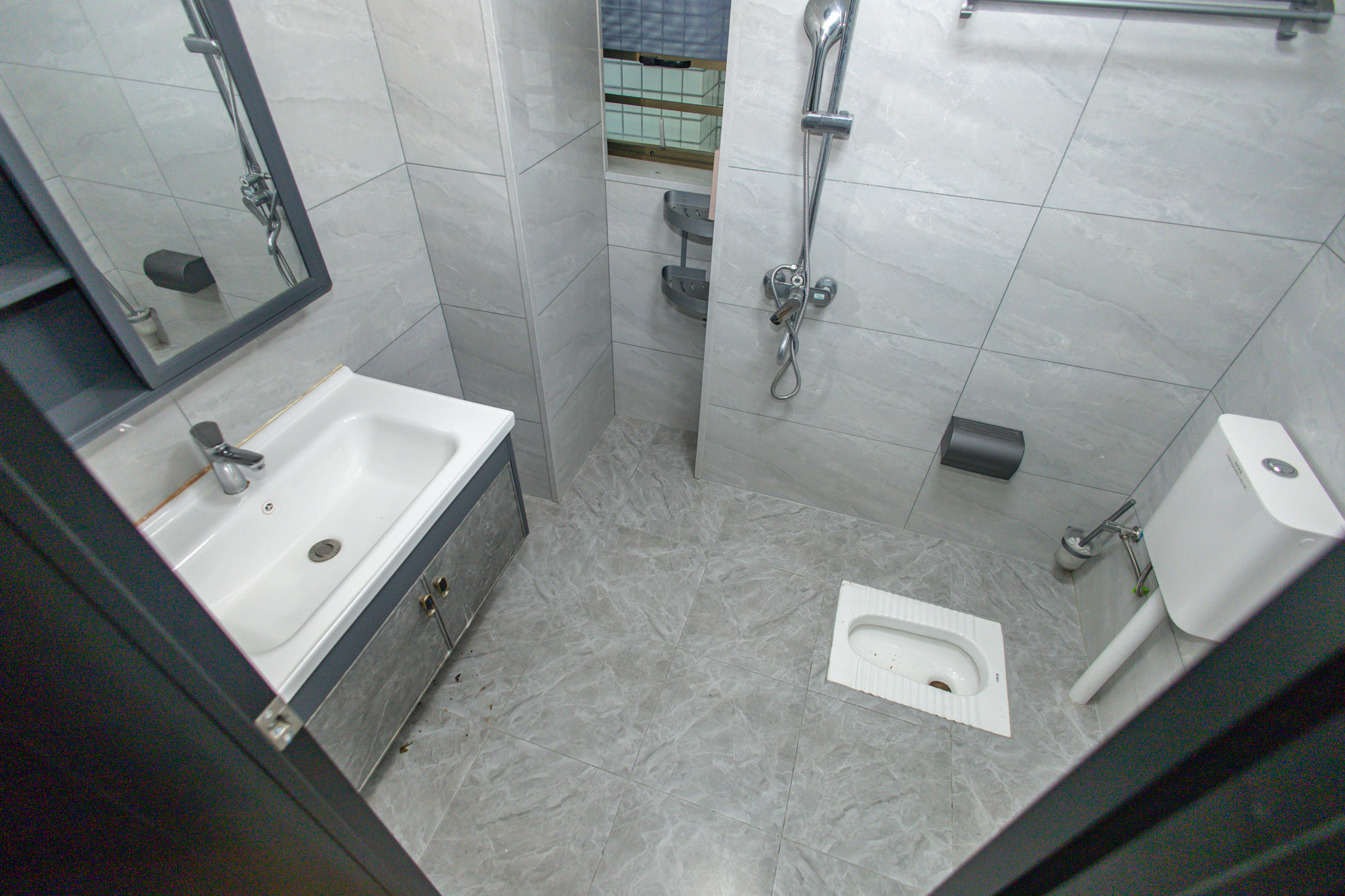 阳光紫薇园  4室2厅2卫    126.0万 阳光紫薇园  4室2厅2卫    126.0万卫生间