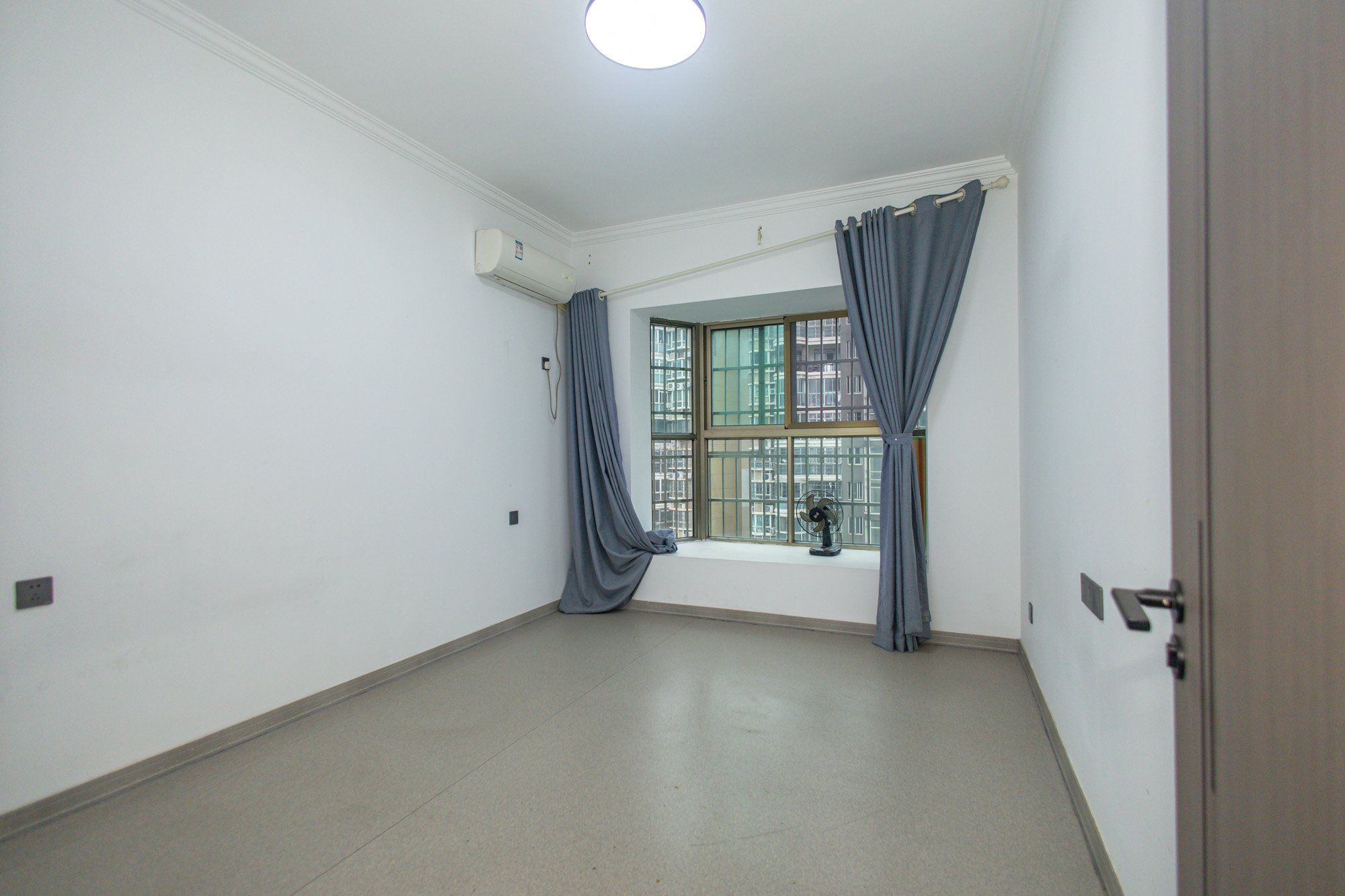 阳光紫薇园  4室2厅2卫    126.0万 阳光紫薇园  4室2厅2卫    126.0万卧室