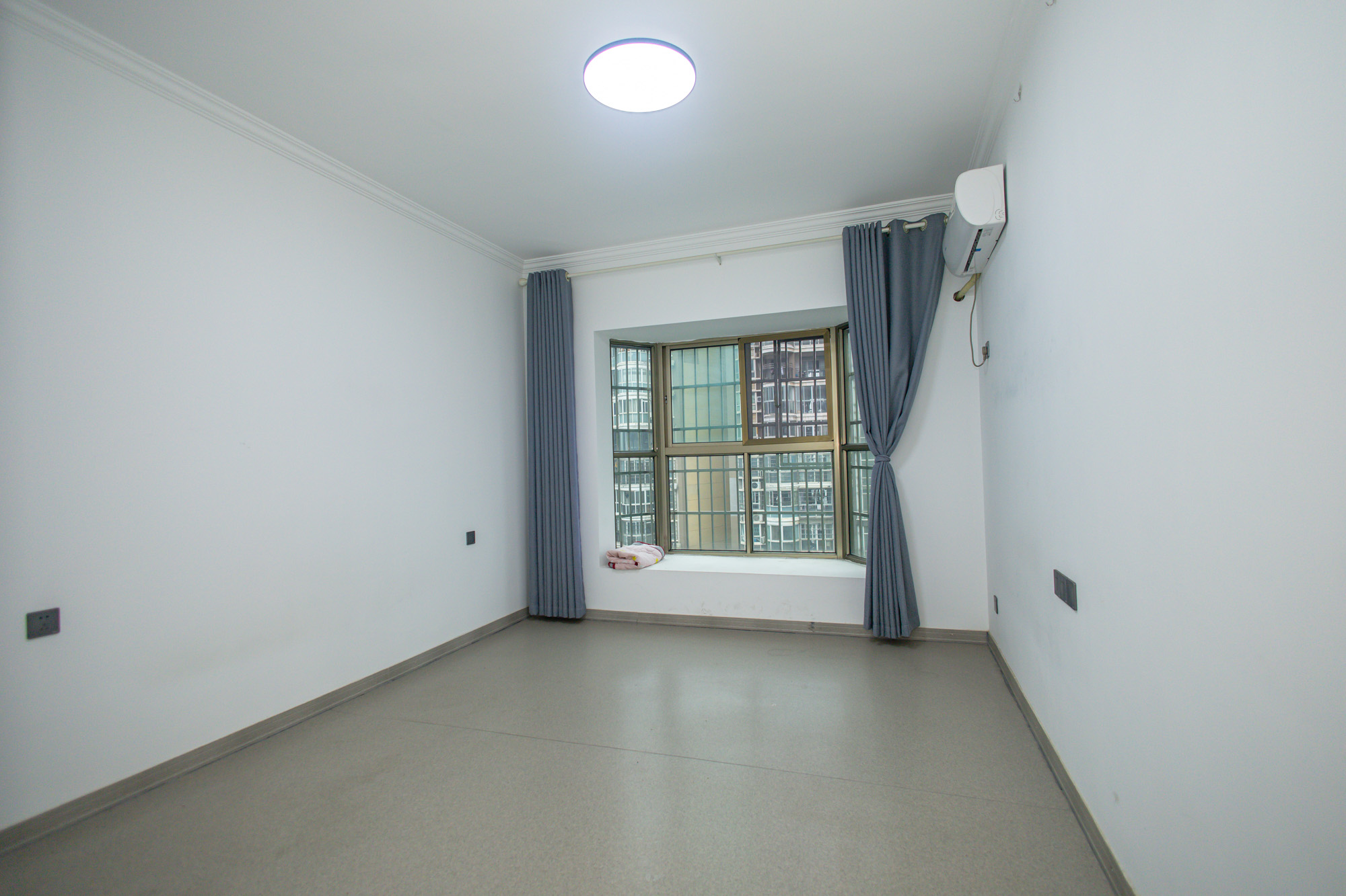 阳光紫薇园  4室2厅2卫    126.0万 阳光紫薇园  4室2厅2卫    126.0万卧室