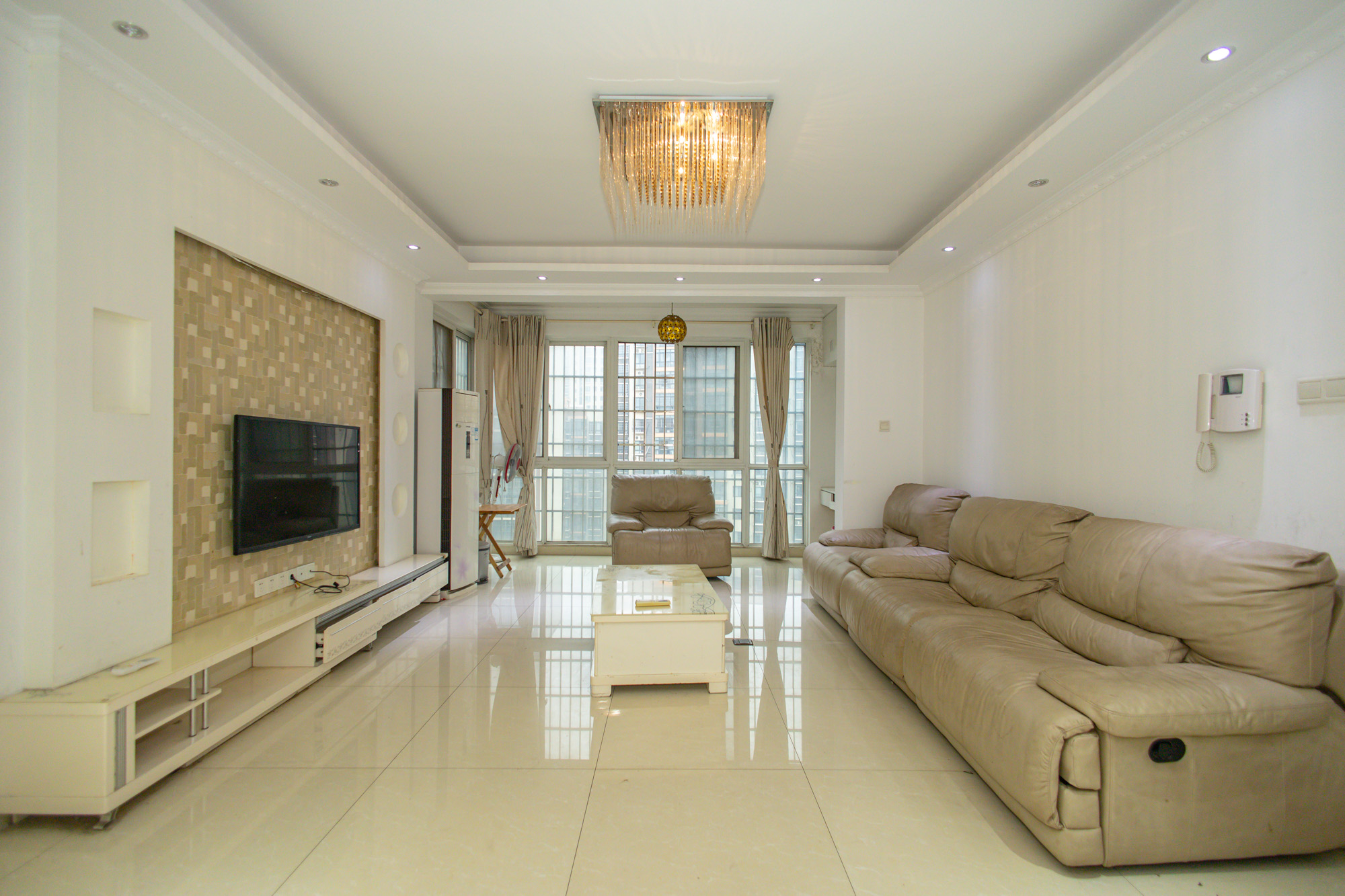 楚天世纪城东苑 3室2厅2卫 73.8万 楚天世纪城东苑 3室2厅2卫 73.8万客厅