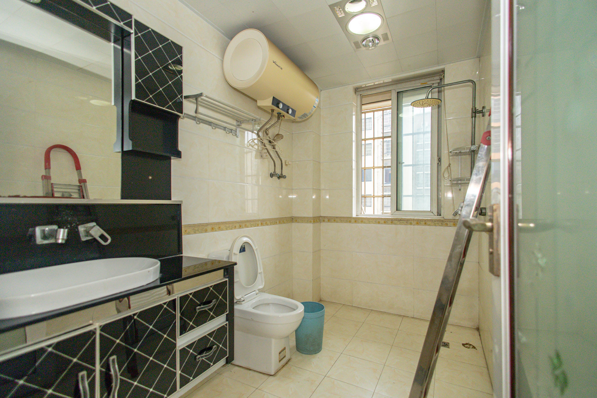 楚天世纪城东苑 3室2厅2卫 73.8万 楚天世纪城东苑 3室2厅2卫 73.8万卫生间