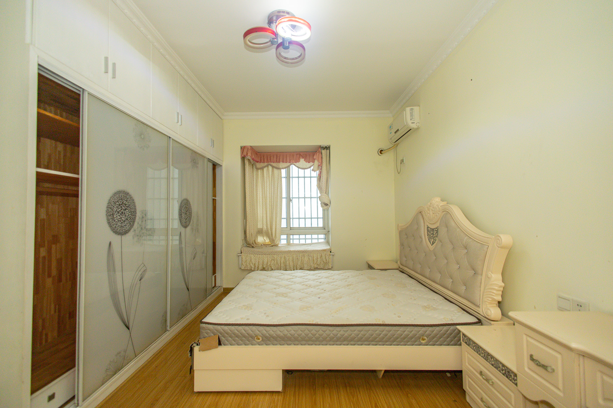 楚天世纪城东苑 3室2厅2卫 73.8万 楚天世纪城东苑 3室2厅2卫 73.8万卧室