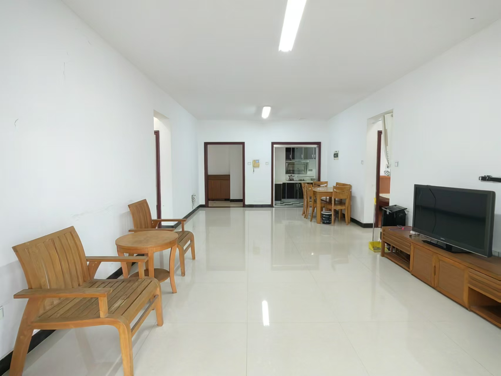 金麓国际 4室2厅2卫 3500.0元/月 金麓国际 4室2厅2卫 3500.0元/月室内图