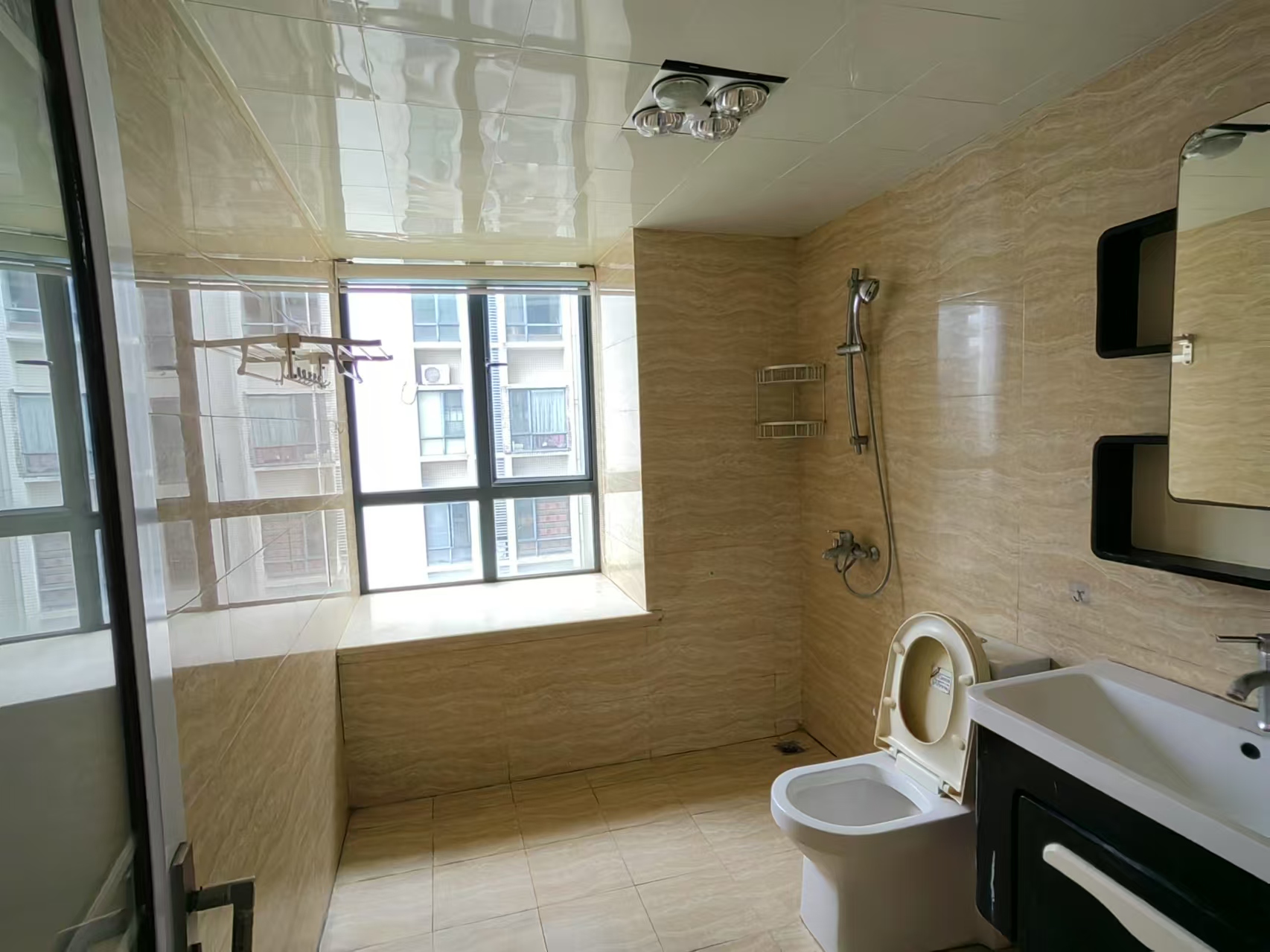 金麓国际 4室2厅2卫 3500.0元/月 金麓国际 4室2厅2卫 3500.0元/月室内图