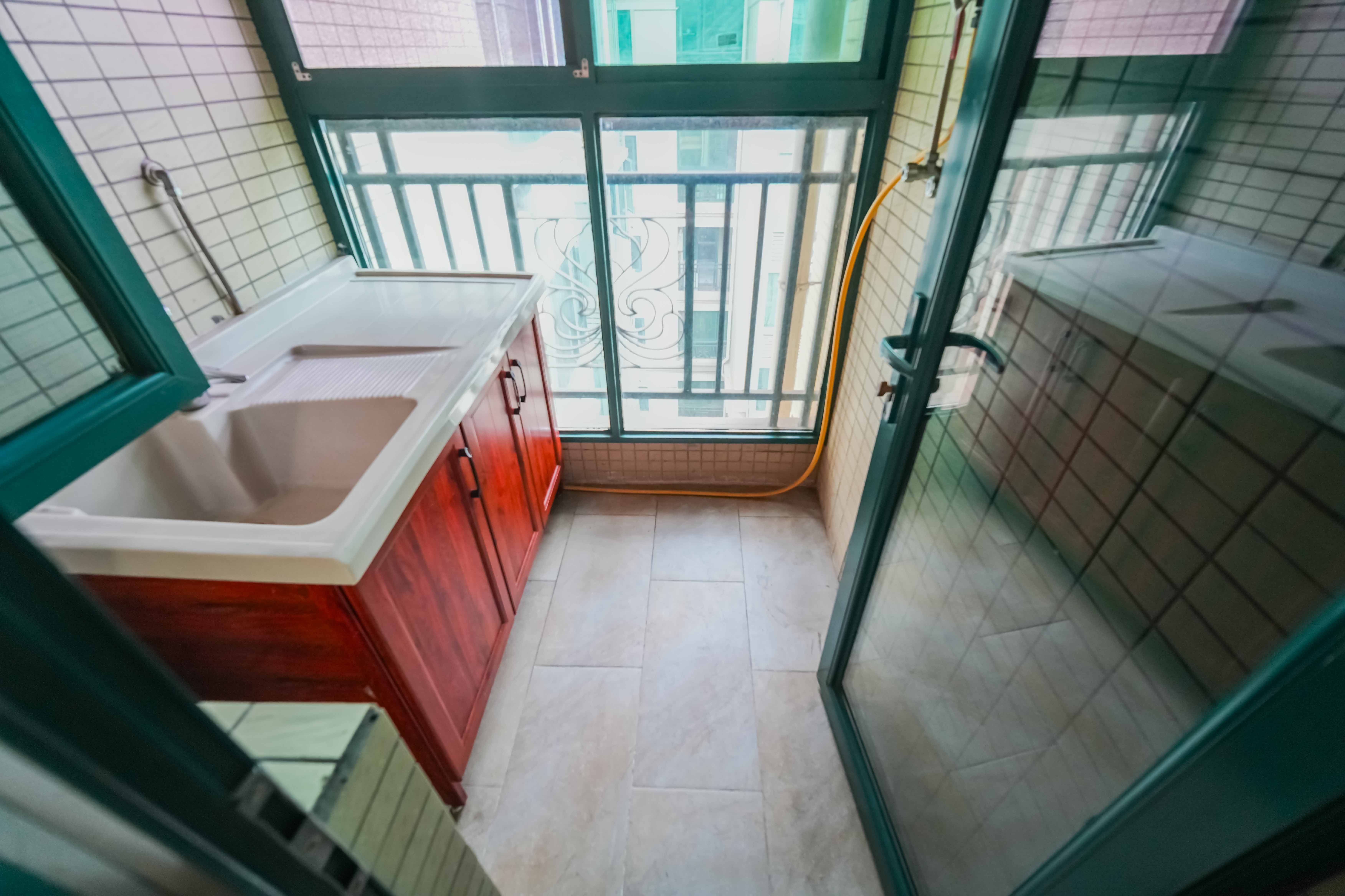 恒大绿洲  2室2厅1卫    72.0万厨房