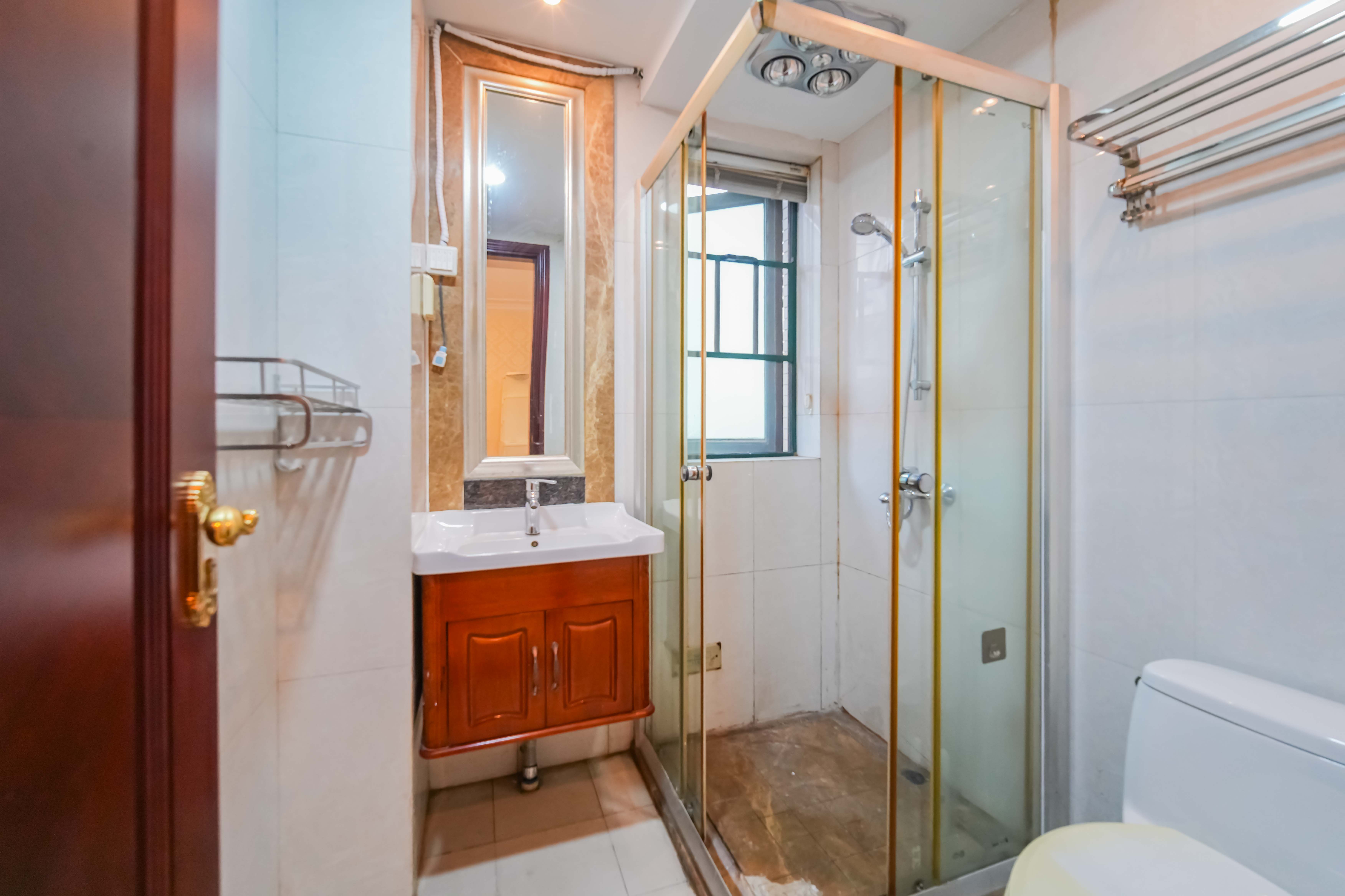 恒大绿洲  2室2厅1卫    72.0万 恒大绿洲  2室2厅1卫    72.0万卫生间