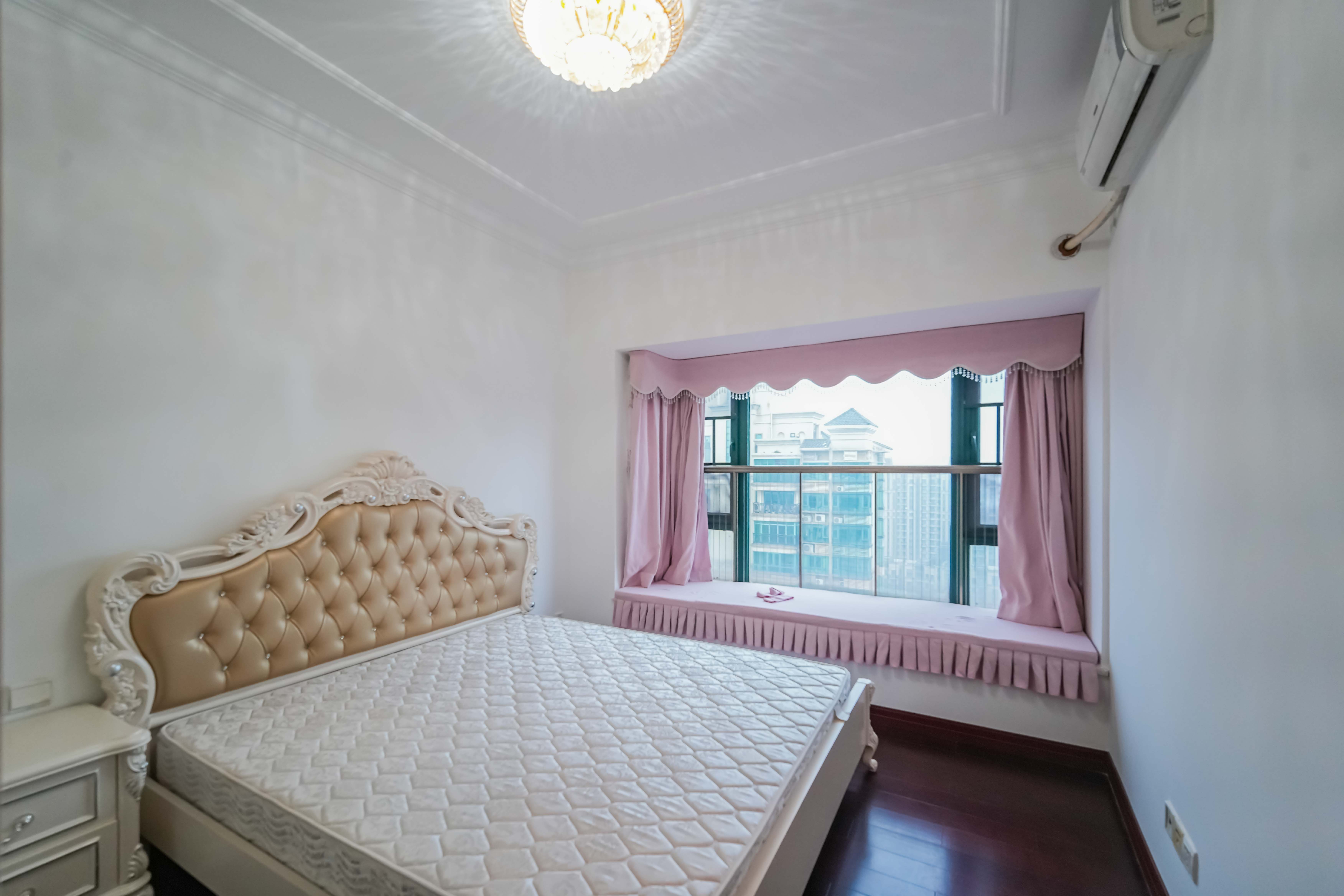 恒大绿洲  2室2厅1卫    72.0万卧室