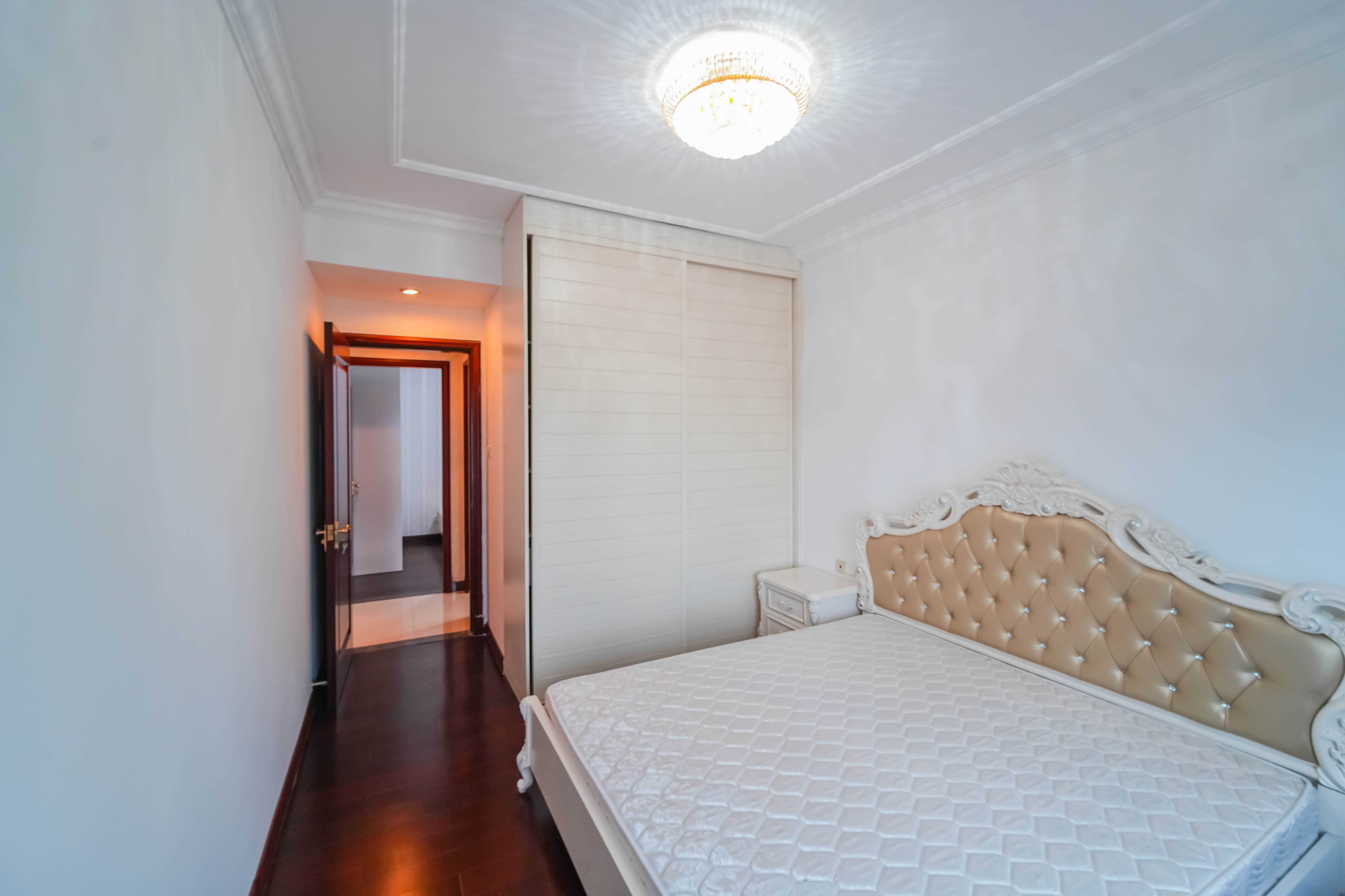 恒大绿洲  2室2厅1卫    72.0万 恒大绿洲  2室2厅1卫    72.0万卧室