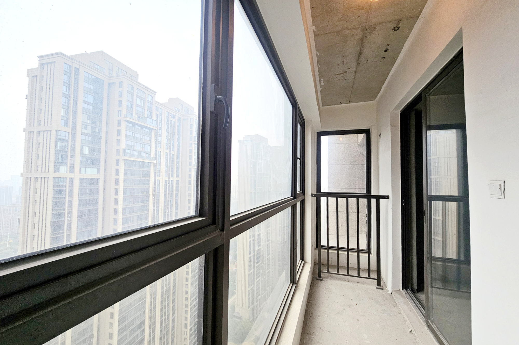 明昇壹城(明昇时代广场)二期  4室2厅2卫    174.0万 明昇壹城(明昇时代广场)二期  4室2厅2卫    174.0万阳台