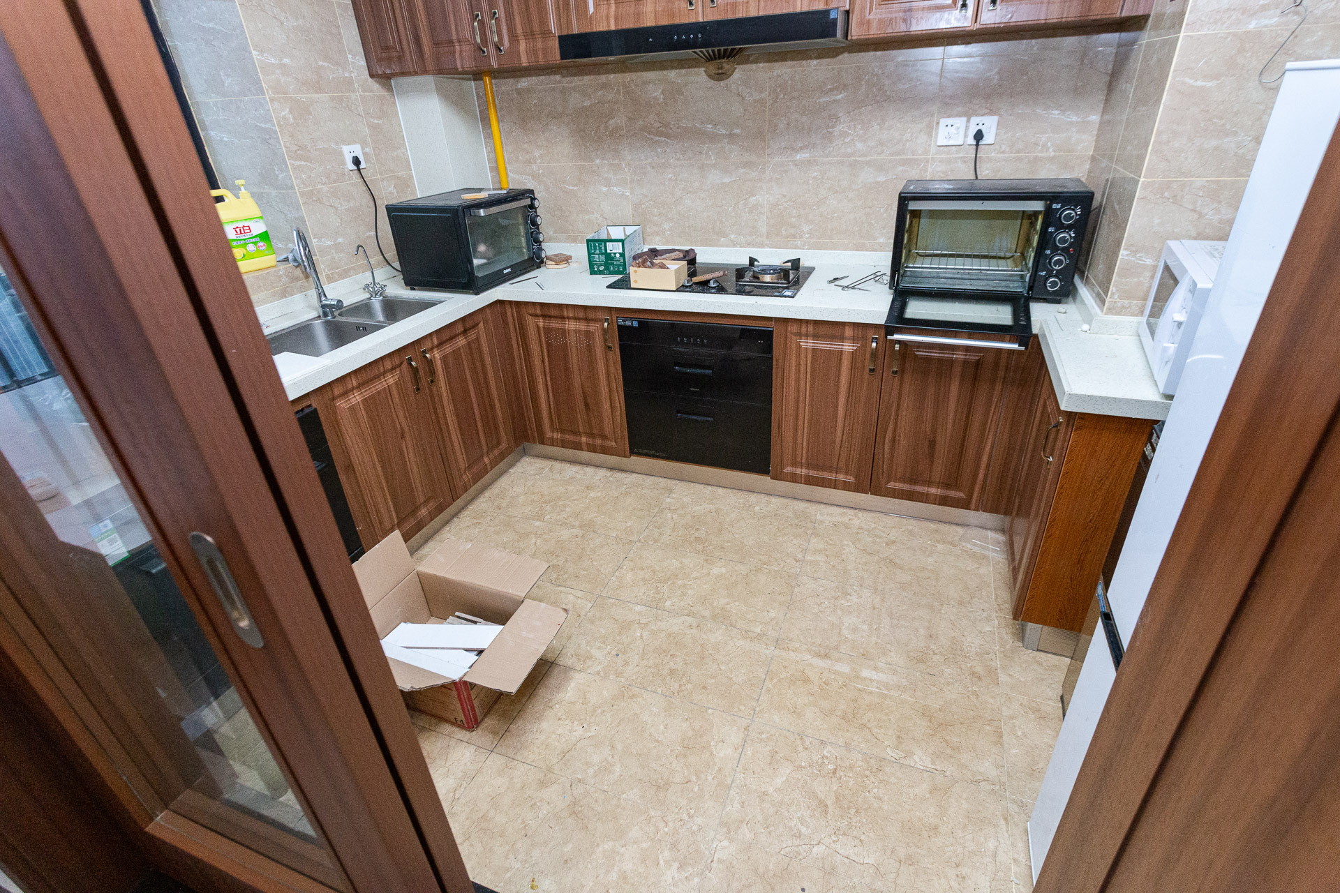 万润滨江天著  5室2厅2卫    153.9万厨房