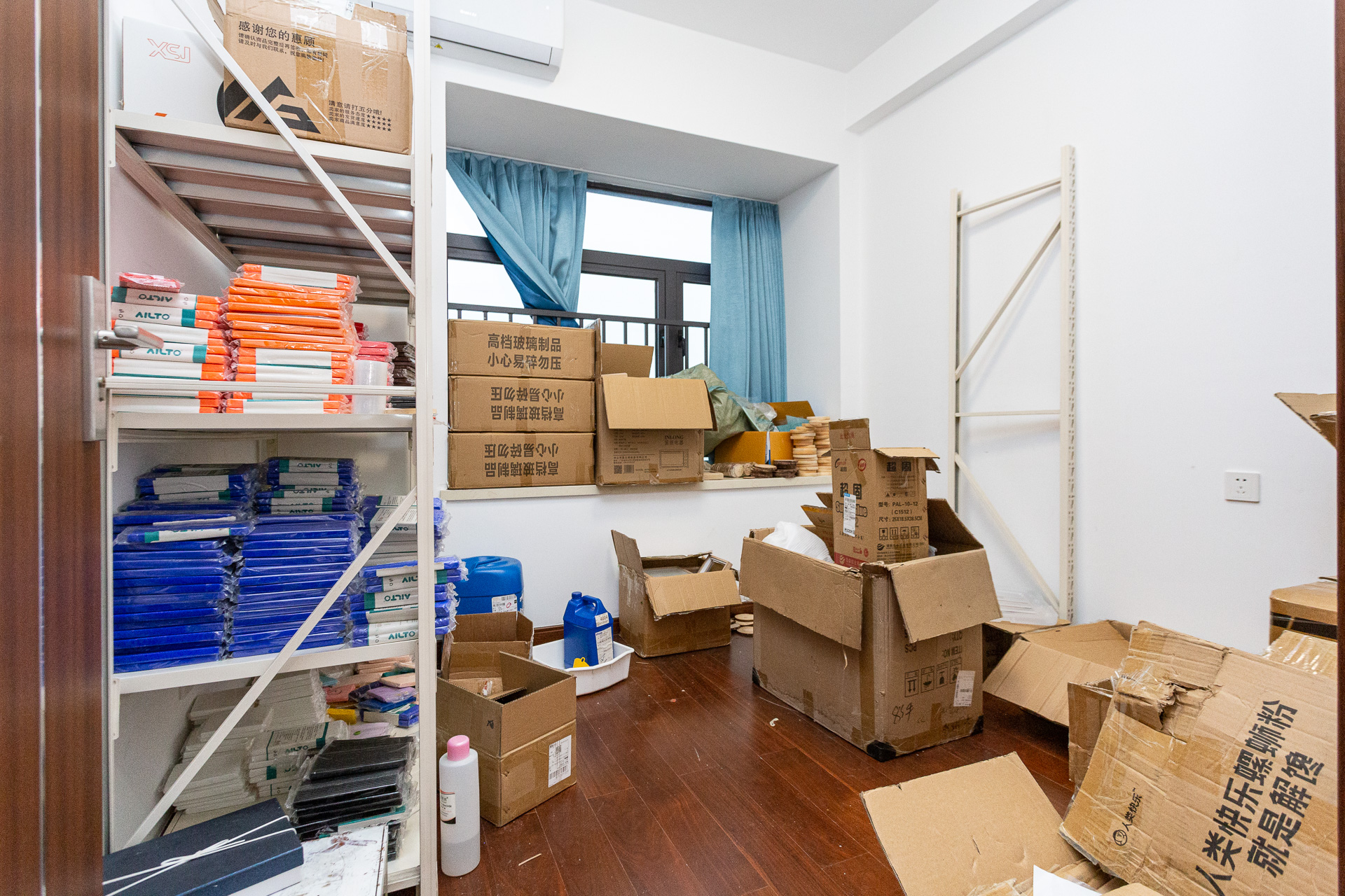 万润滨江天著  5室2厅2卫    153.9万卧室