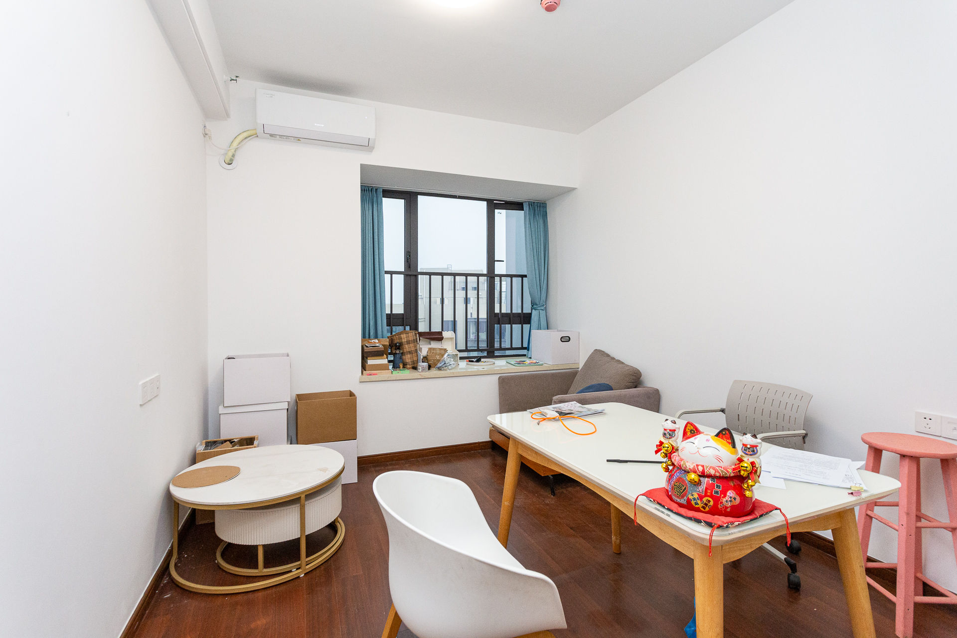 万润滨江天著  5室2厅2卫    153.9万卧室