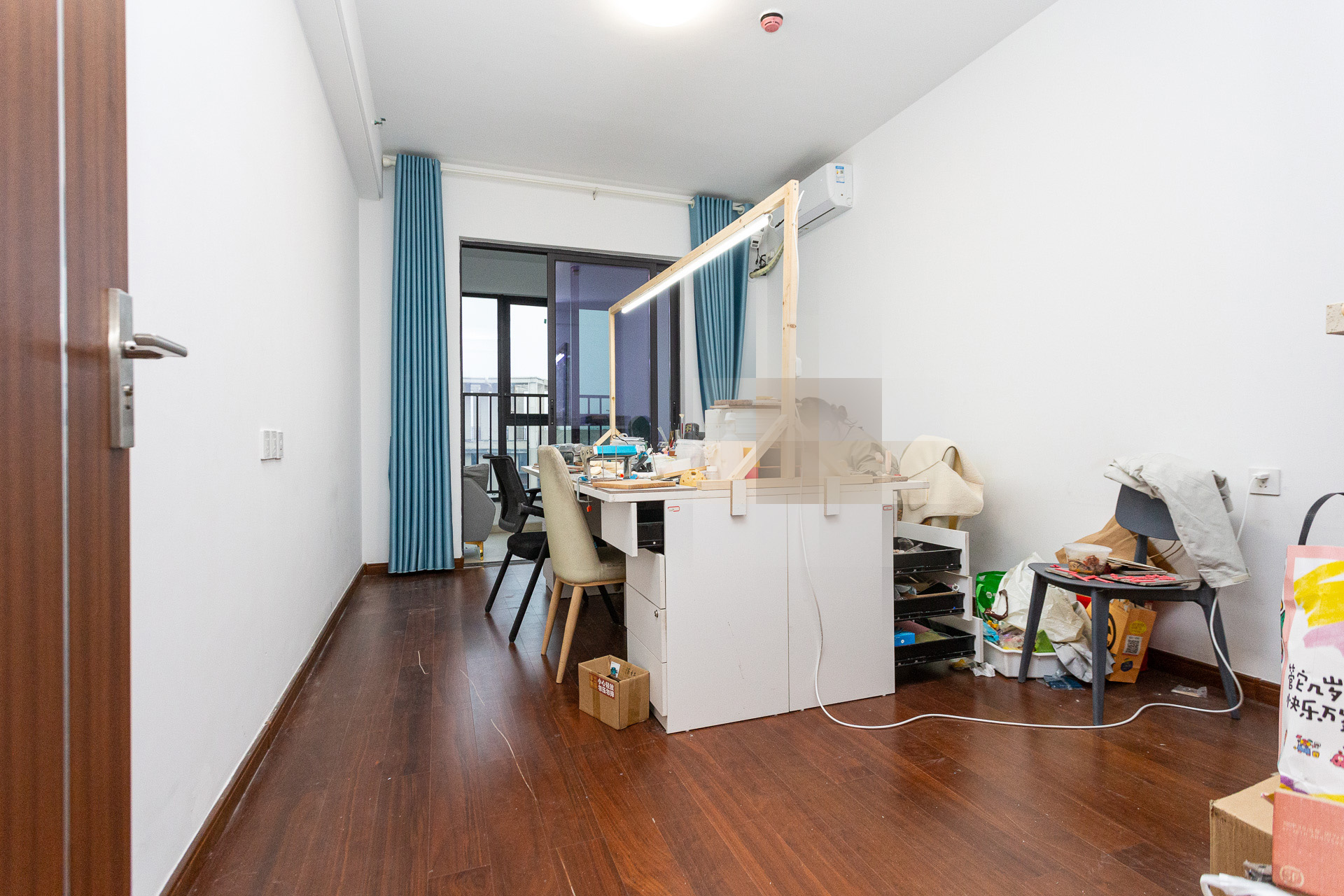 万润滨江天著  5室2厅2卫    153.9万卧室