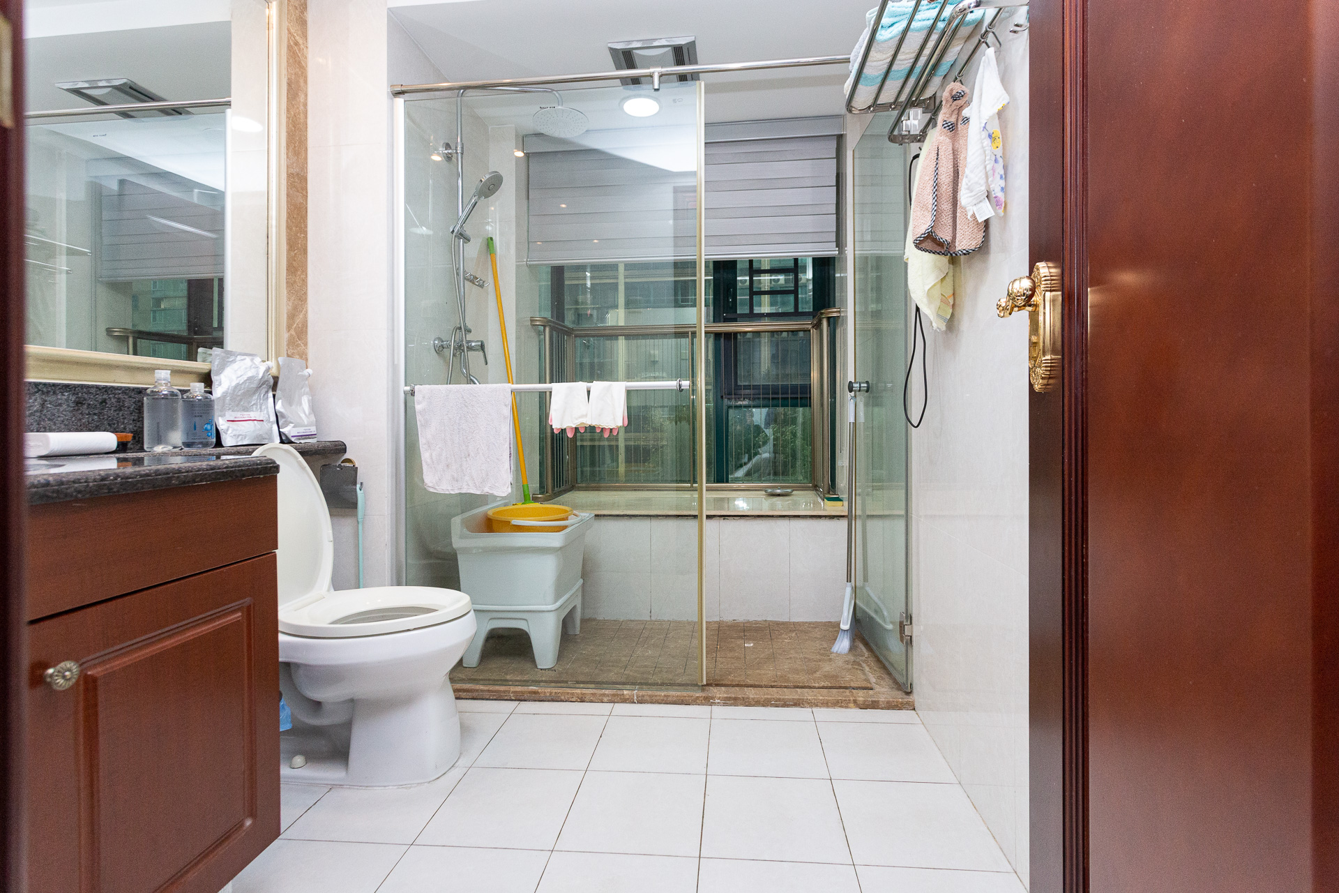 恒大名都 4室2厅2卫 96.0万 恒大名都 4室2厅2卫 96.0万卫生间