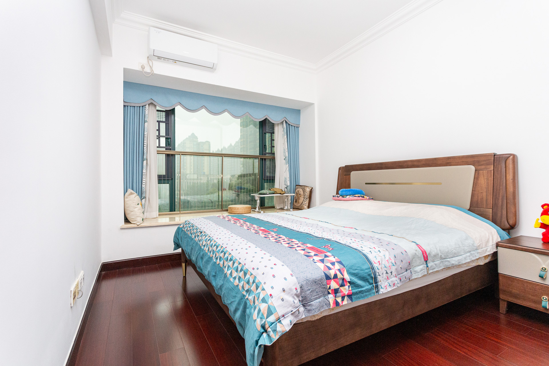 恒大名都 4室2厅2卫 96.0万 恒大名都 4室2厅2卫 96.0万卧室