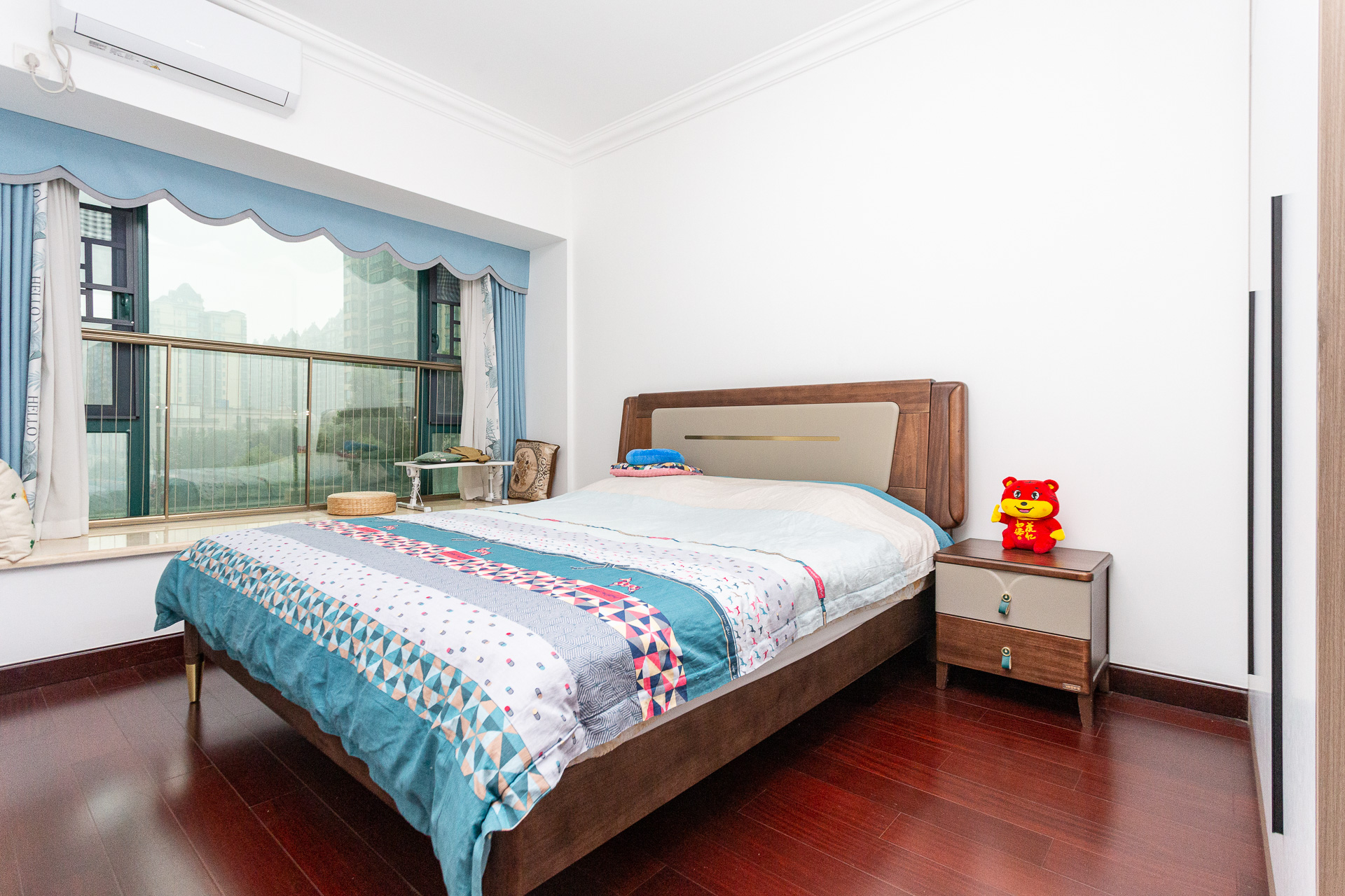 恒大名都 4室2厅2卫 96.0万 恒大名都 4室2厅2卫 96.0万卧室