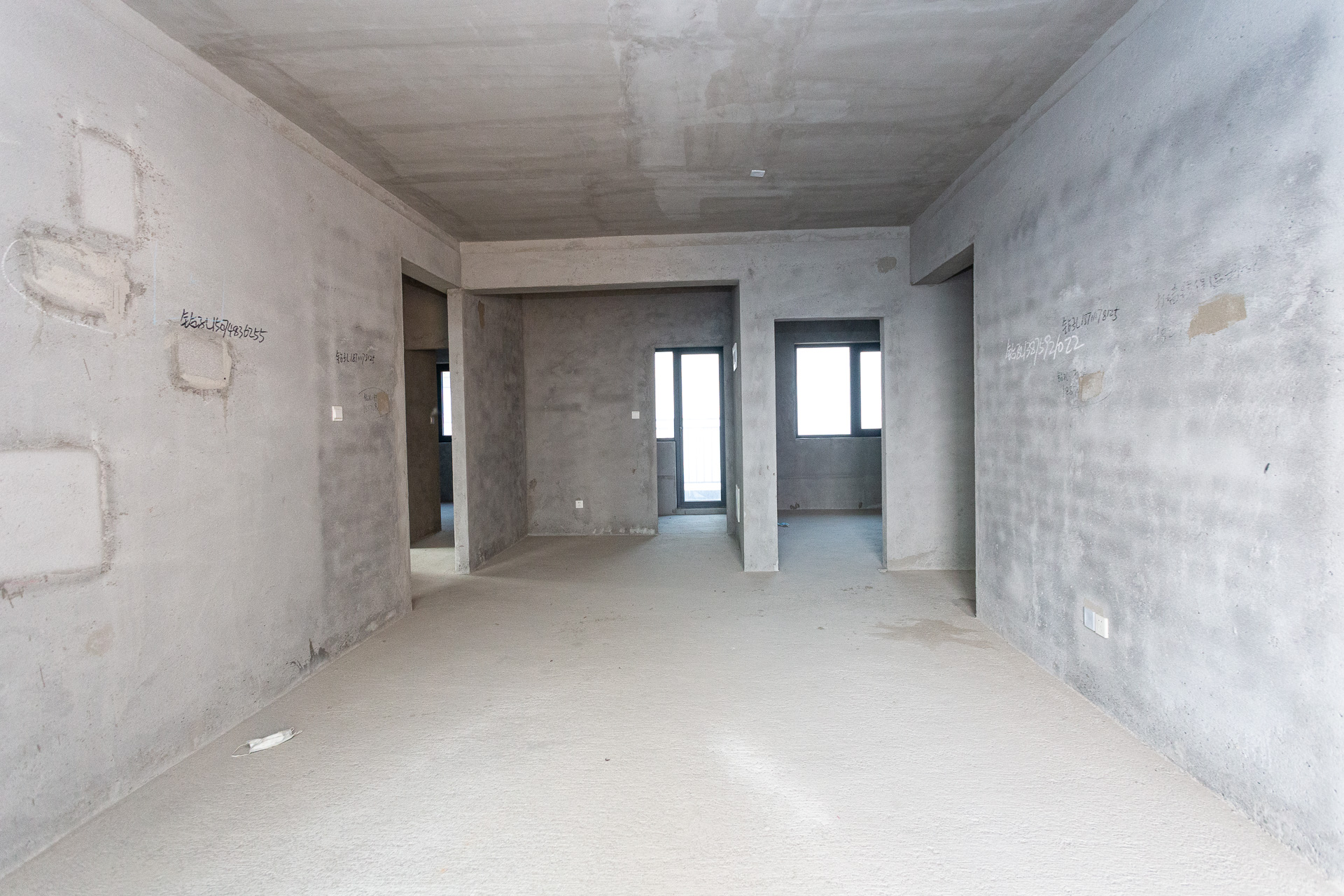 港湘铂玥(天园地芳国际珠宝城)  4室2厅2卫    95.0万 港湘铂玥(天园地芳国际珠宝城)  4室2厅2卫    95.0万其他