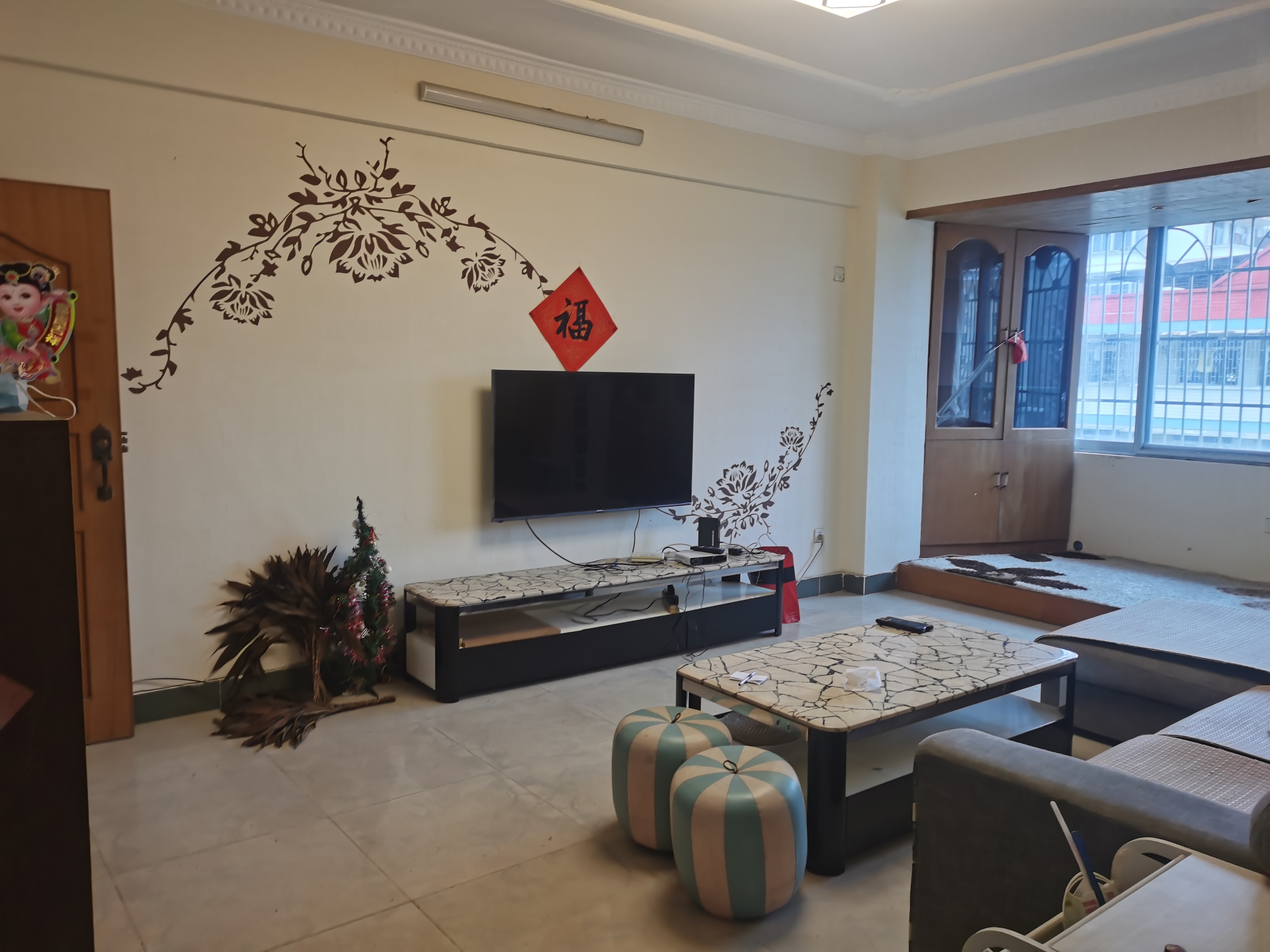 粮食局宿舍(海府路) 3室1厅1卫 2000.0元/月 粮食局宿舍(海府路) 3室1厅1卫 2000.0元/月室内图