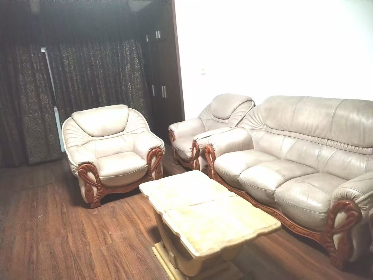 保利高尚小区 4室1厅1卫 1800.0元/月 保利高尚小区 4室1厅1卫 1800.0元/月室内图