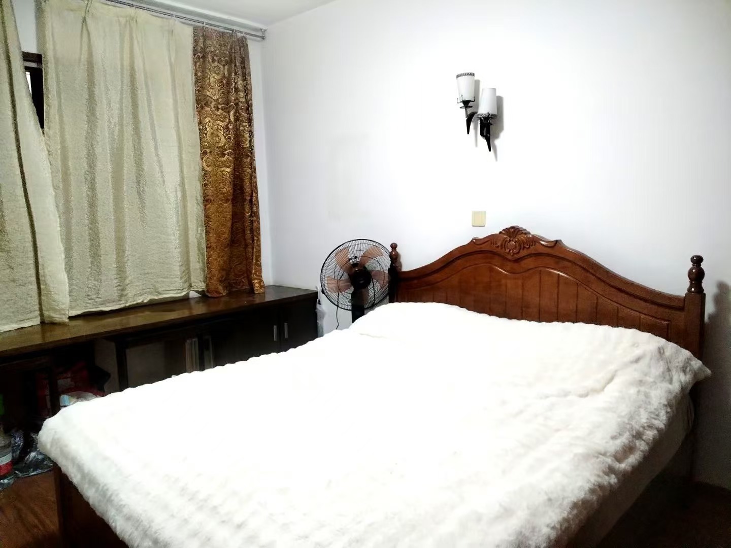 保利高尚小区 4室1厅1卫 1800.0元/月 保利高尚小区 4室1厅1卫 1800.0元/月室内图