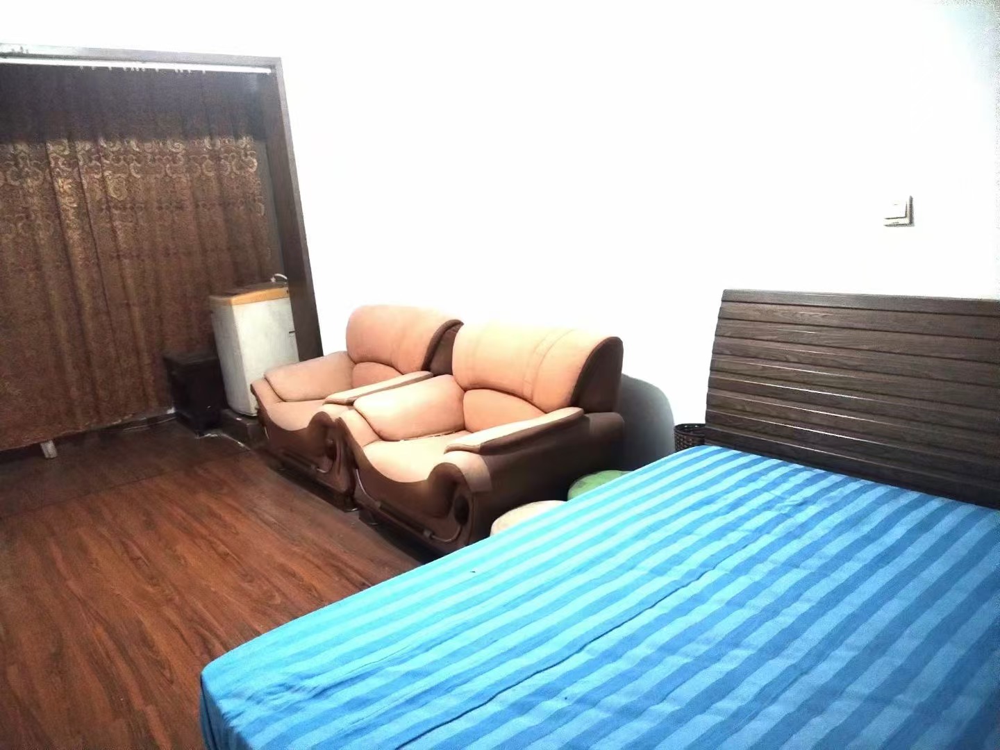 保利高尚小区 4室1厅1卫 1800.0元/月 保利高尚小区 4室1厅1卫 1800.0元/月室内图