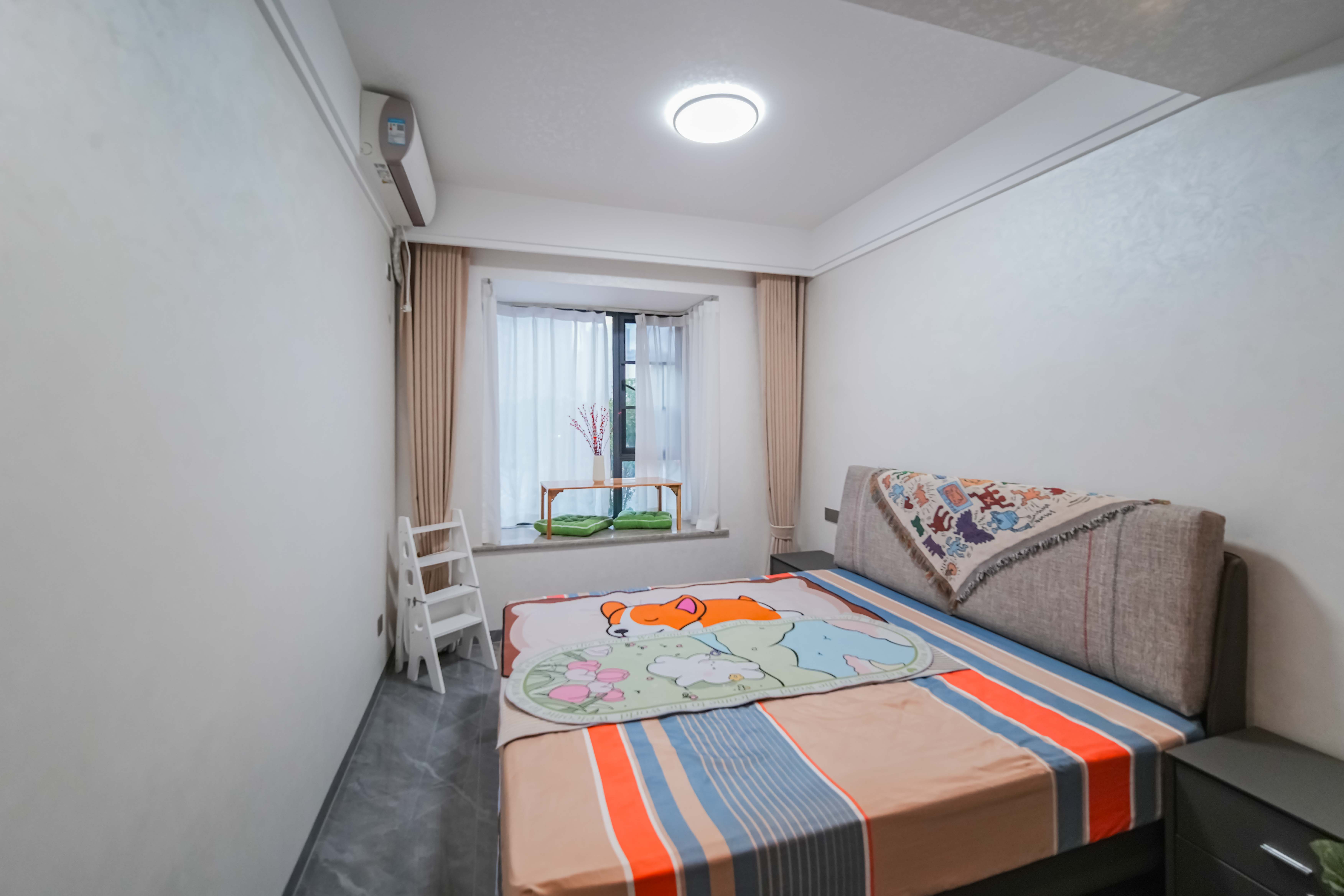 兴旺壹品  4室2厅2卫   280.00万卧室