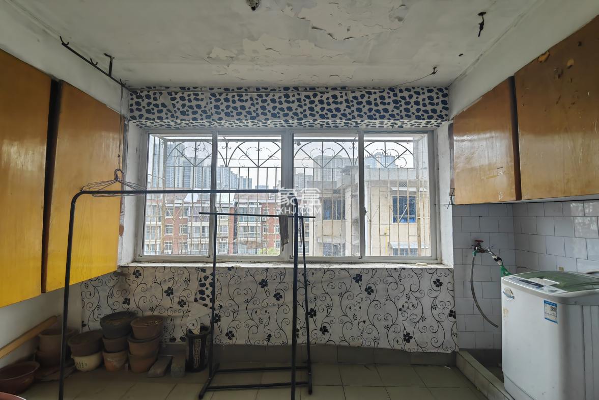 天心区教师村宿舍 3室2厅1卫 1300.0元/月 天心区教师村宿舍 3室2厅1卫 1300.0元/月室内图