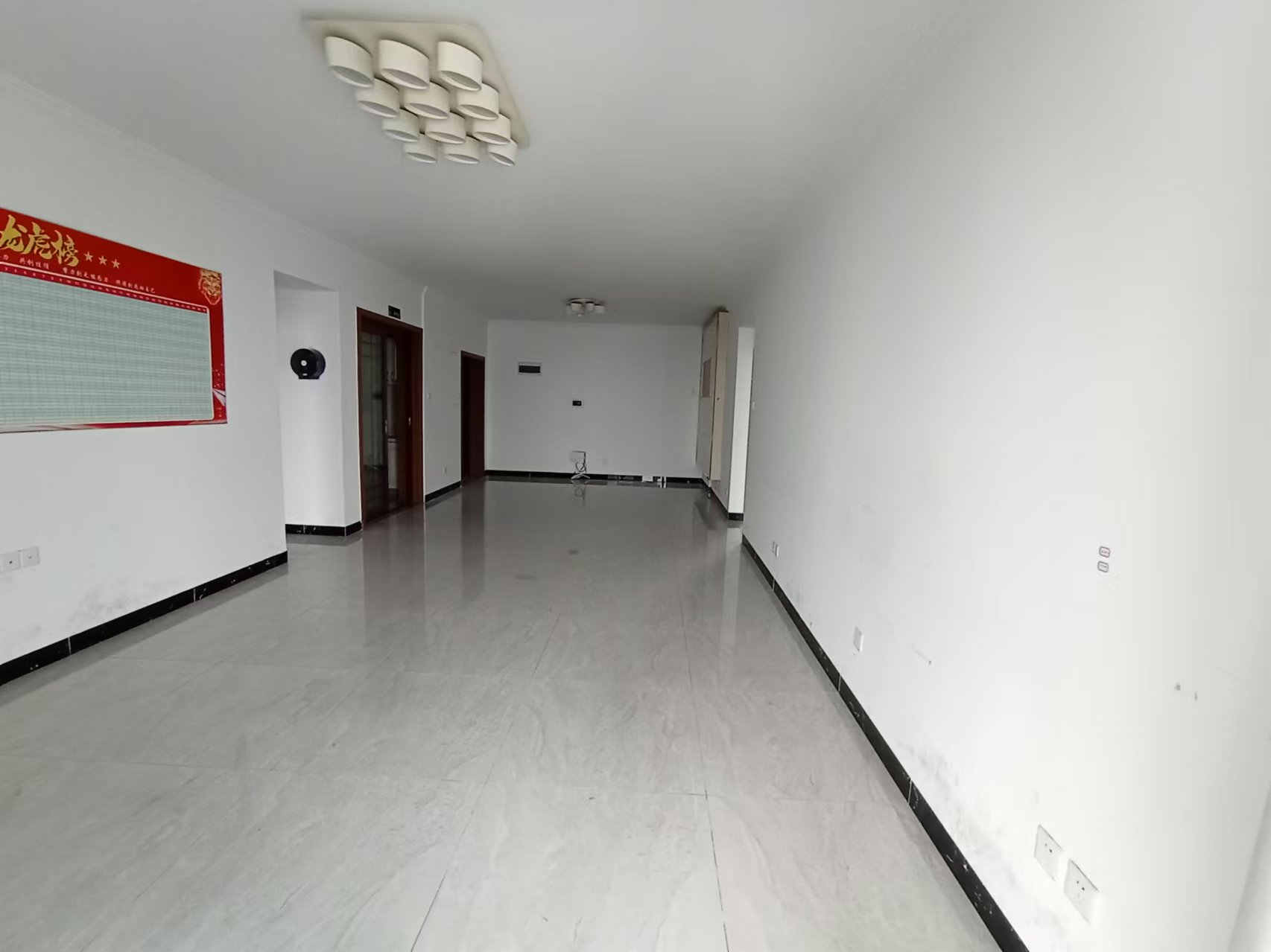 财富港湾(绿领大厦) 3室2厅2卫 3200.0元/月 财富港湾(绿领大厦) 3室2厅2卫 3200.0元/月室内图