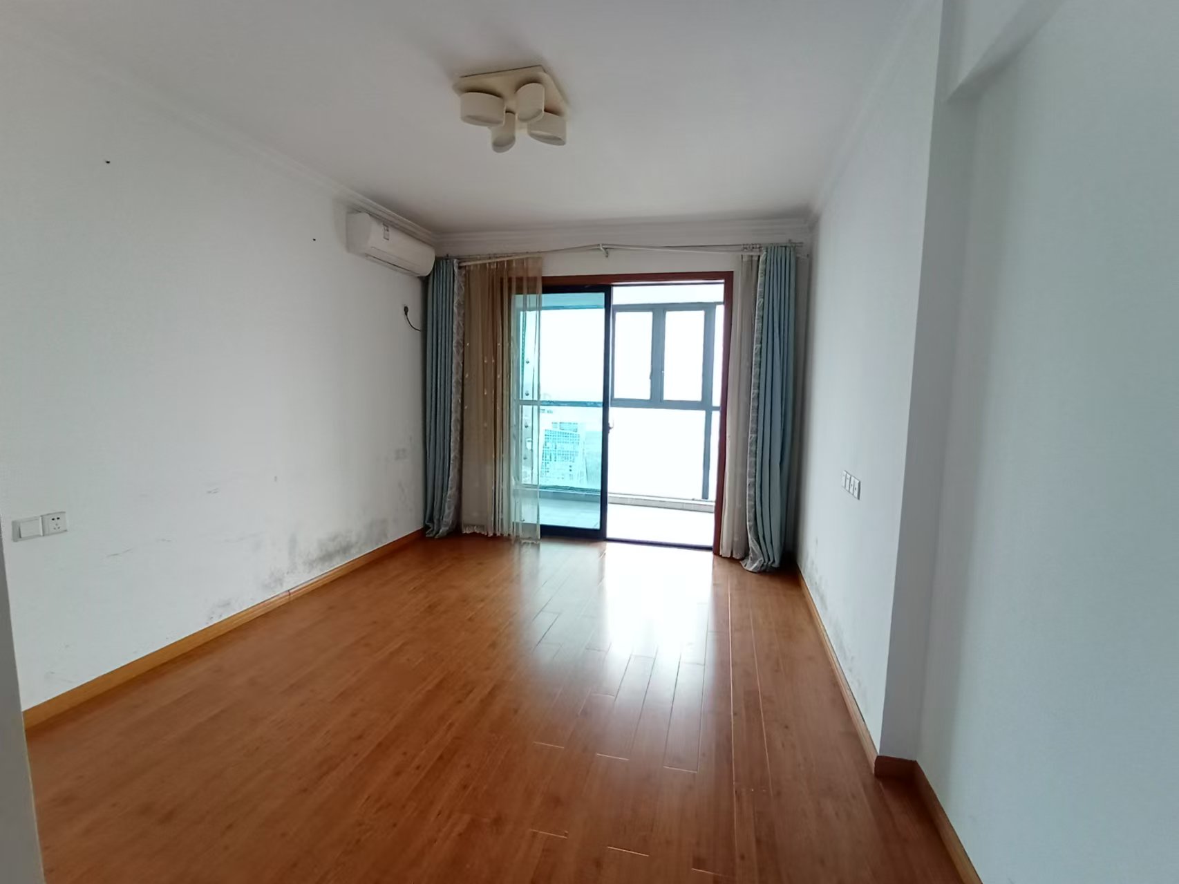 财富港湾(绿领大厦) 3室2厅2卫 3200.0元/月 财富港湾(绿领大厦) 3室2厅2卫 3200.0元/月室内图