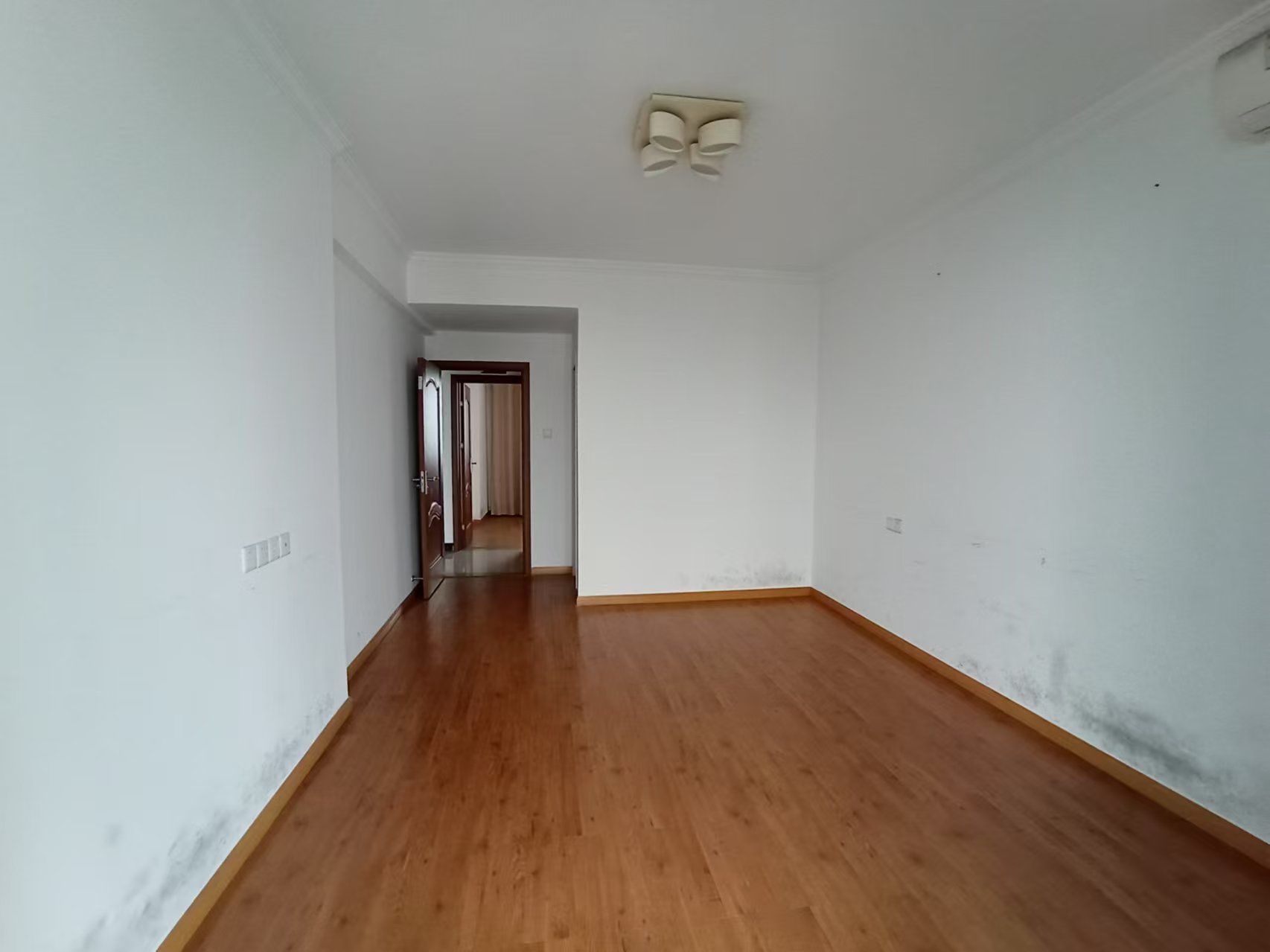 财富港湾(绿领大厦) 3室2厅2卫 3200.0元/月 财富港湾(绿领大厦) 3室2厅2卫 3200.0元/月室内图