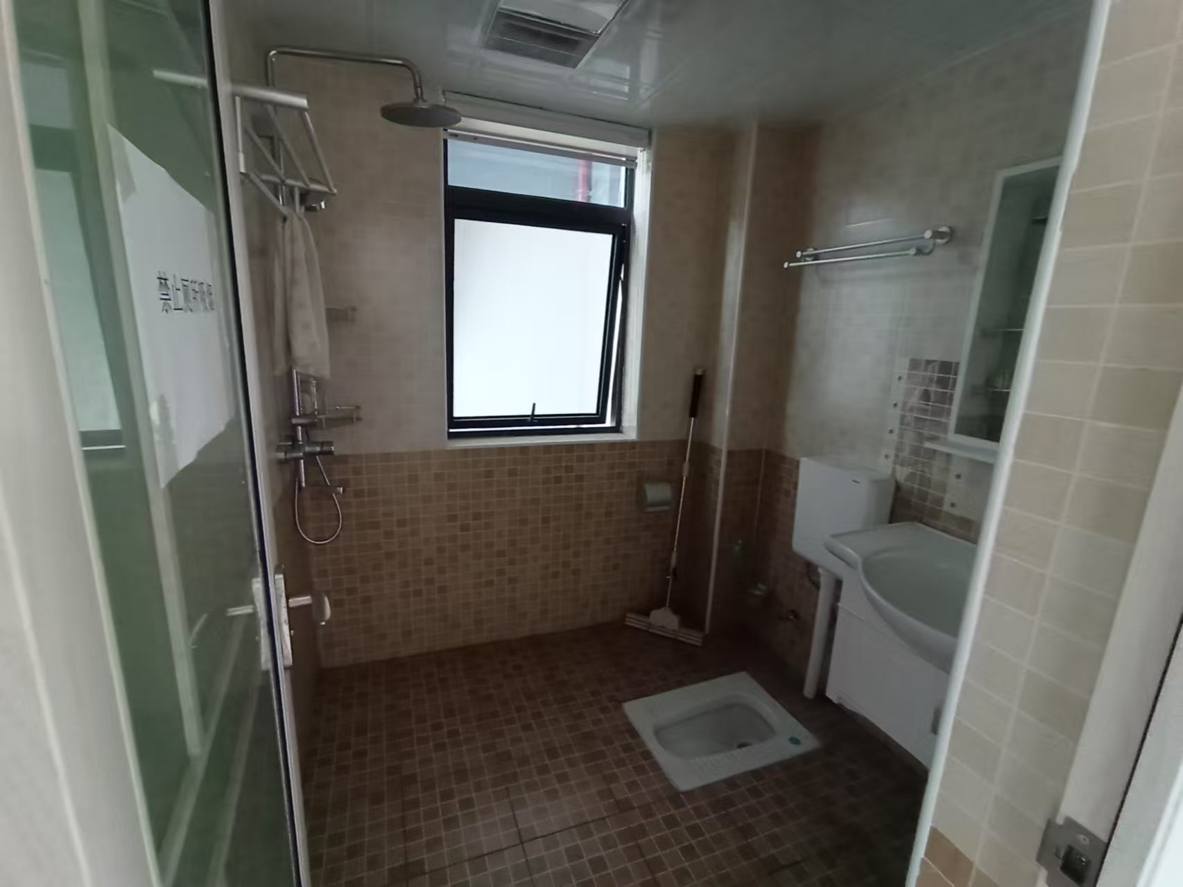 财富港湾(绿领大厦) 3室2厅2卫 3200.0元/月 财富港湾(绿领大厦) 3室2厅2卫 3200.0元/月室内图