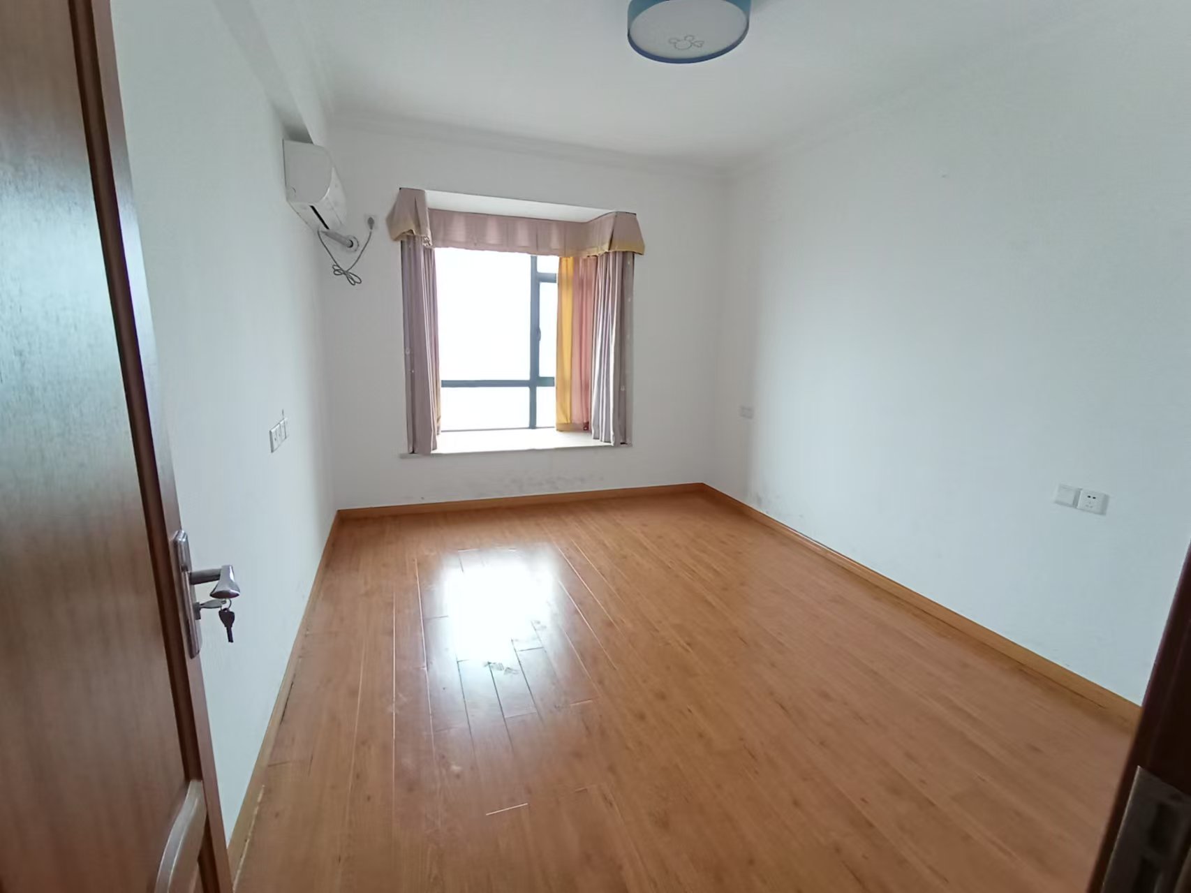 财富港湾(绿领大厦) 3室2厅2卫 3200.0元/月 财富港湾(绿领大厦) 3室2厅2卫 3200.0元/月室内图