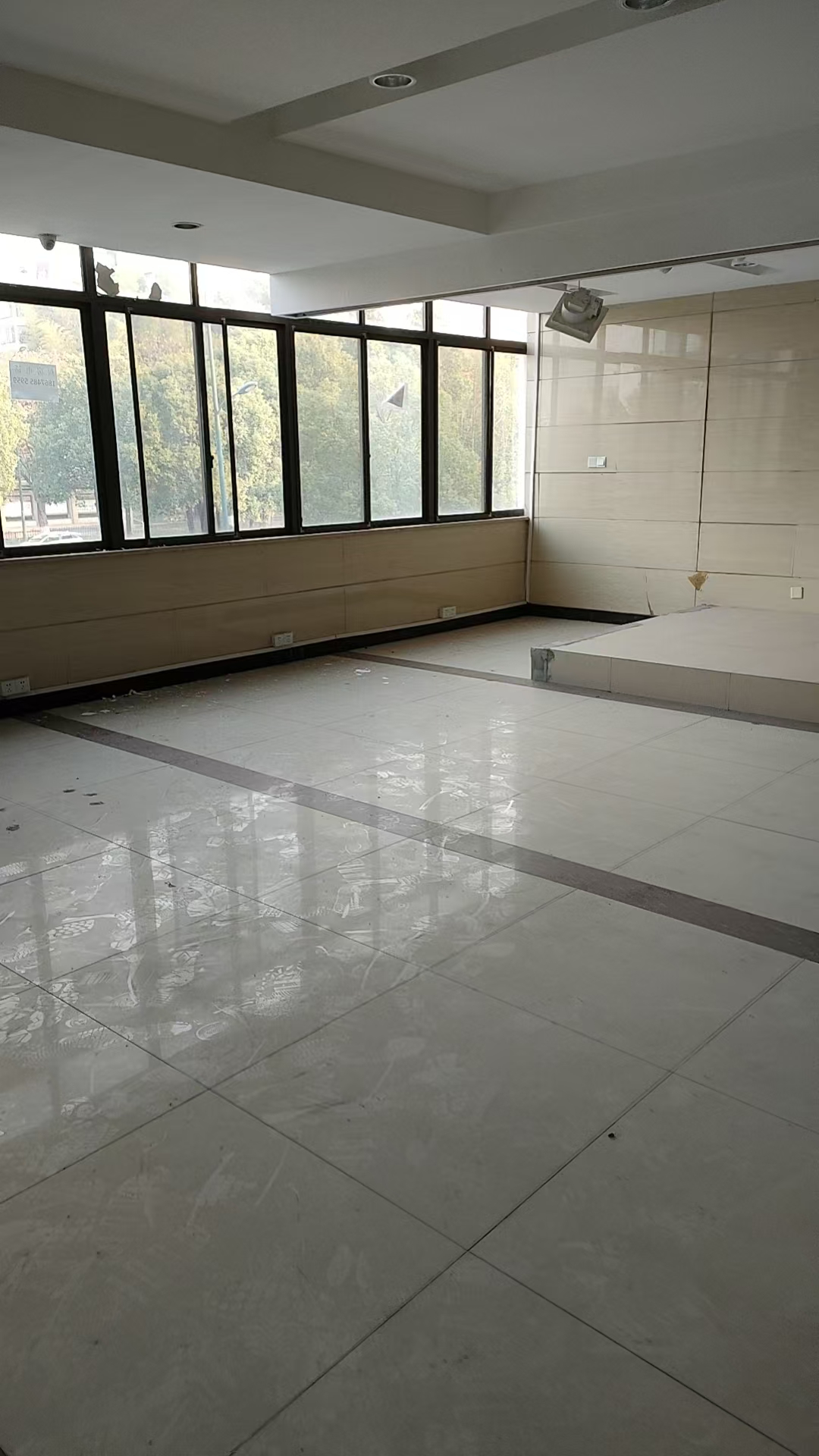 东升路散盘 4室2厅4卫 5500.0元/月 东升路散盘 4室2厅4卫 5500.0元/月室内图